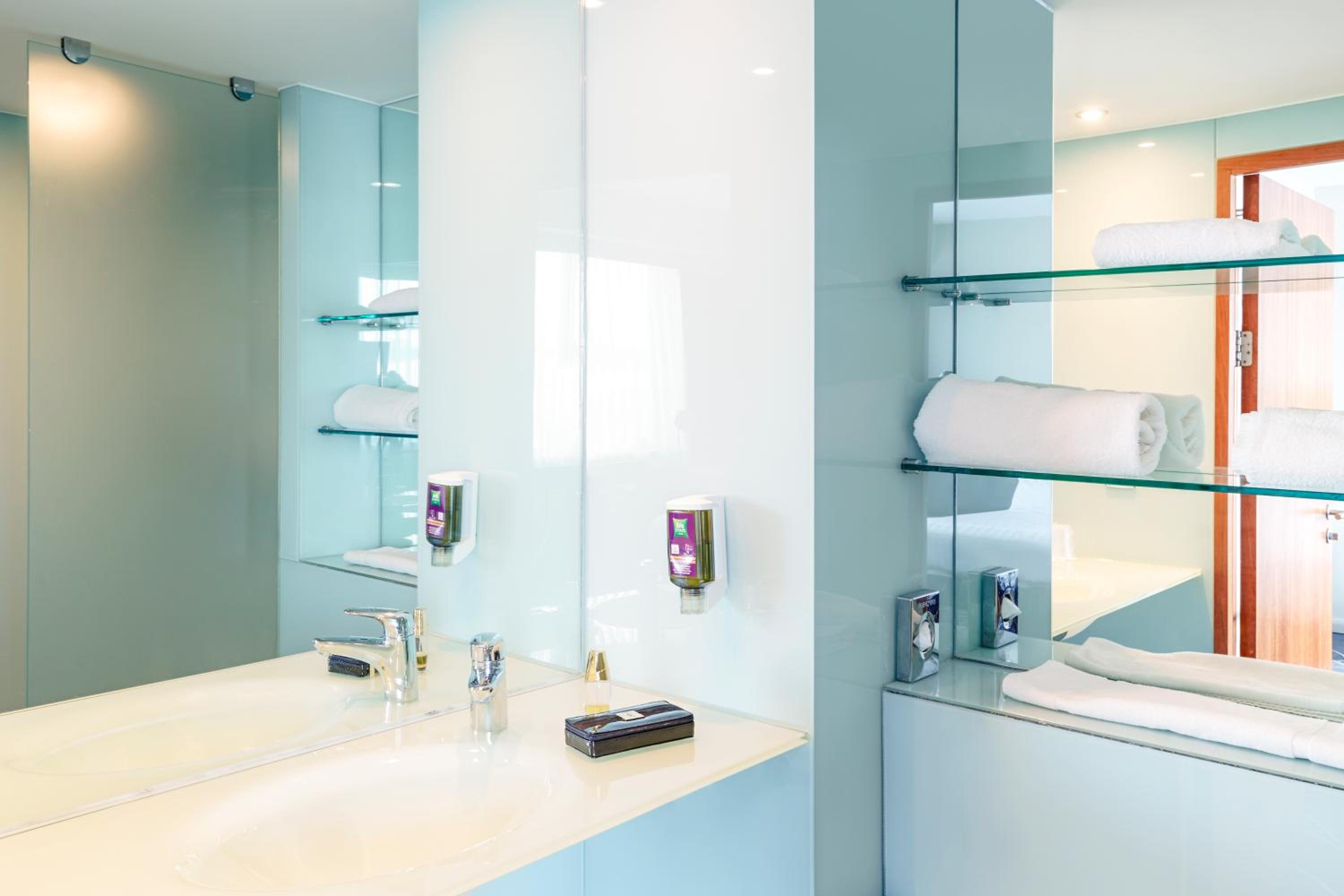 Standard Twin Room - Photo 5