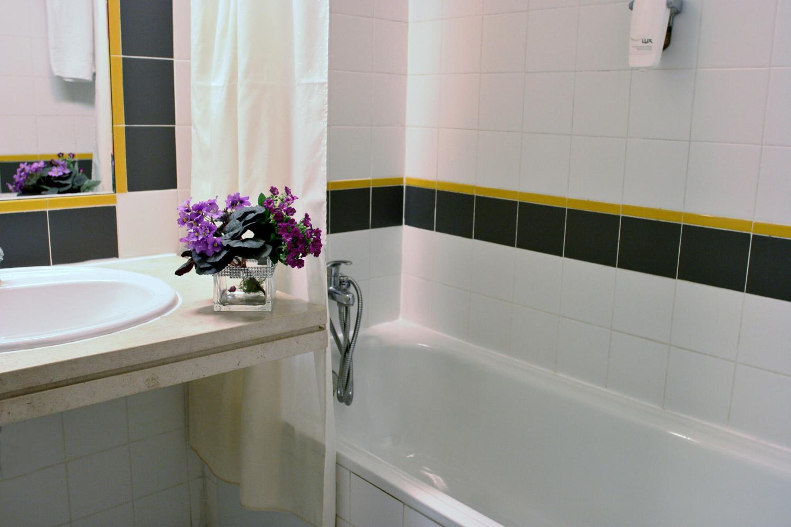 Double Room - Photo 15