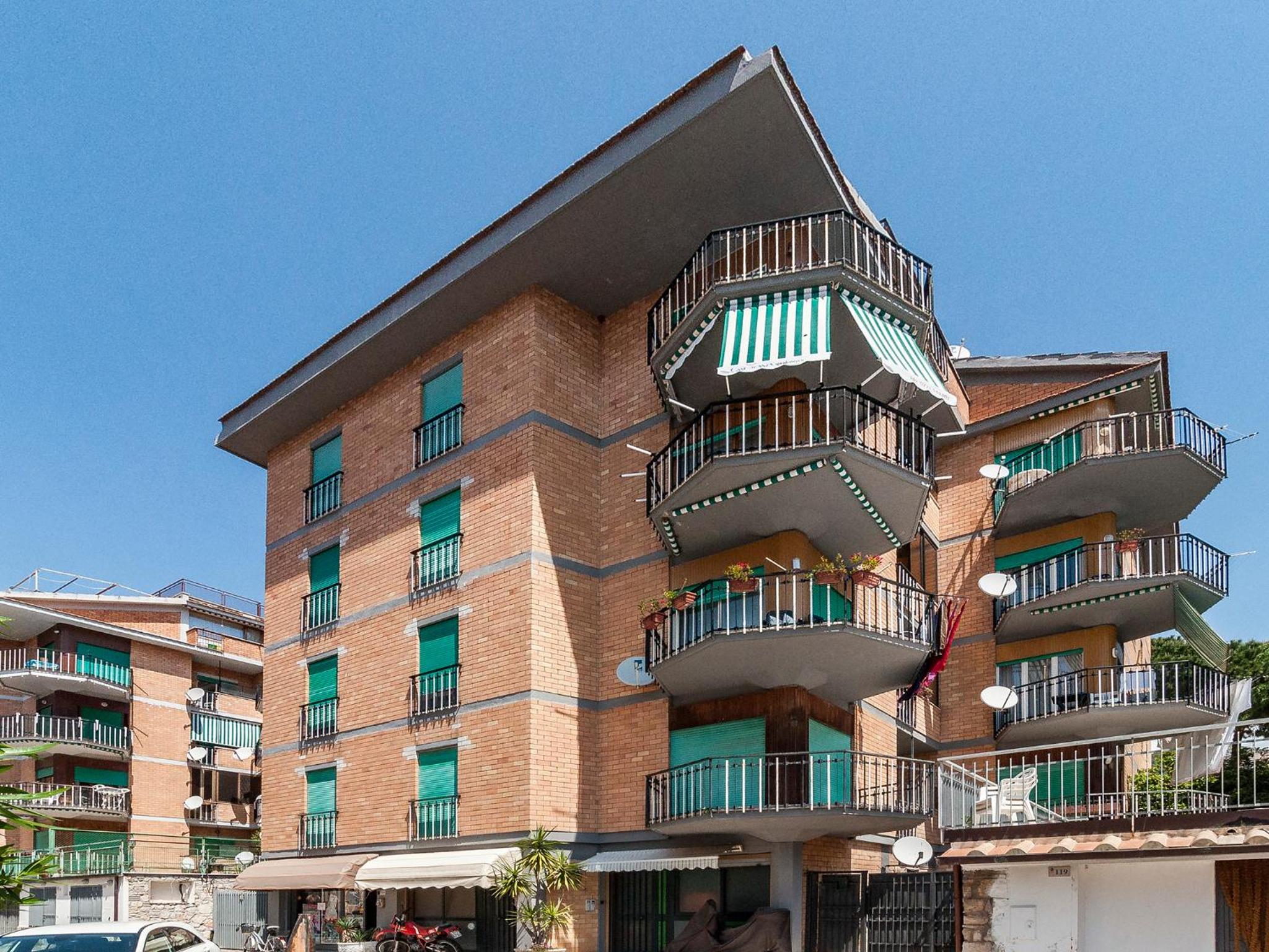 Apartment with Balcony photo 2