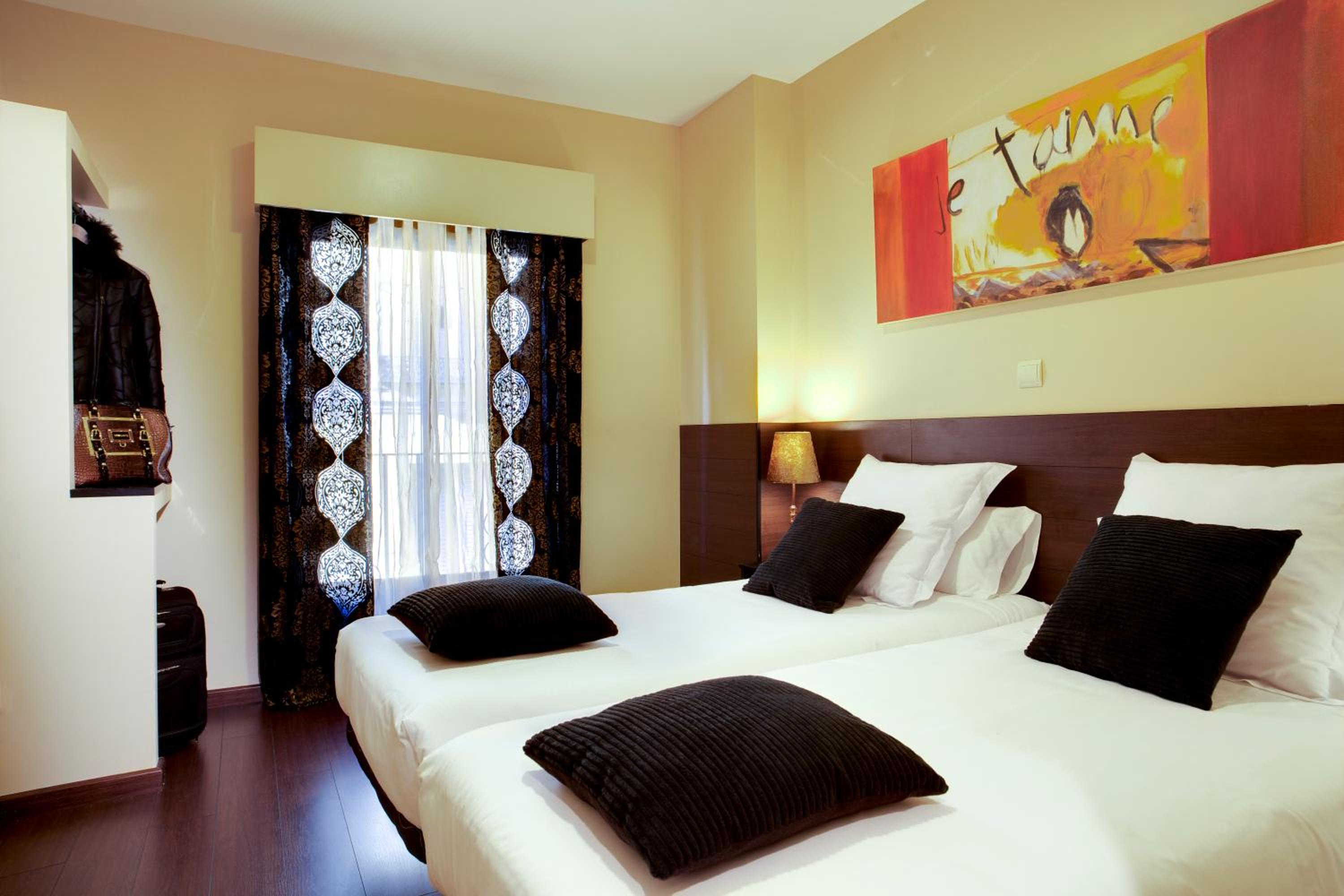 Twin Room - Photo 1