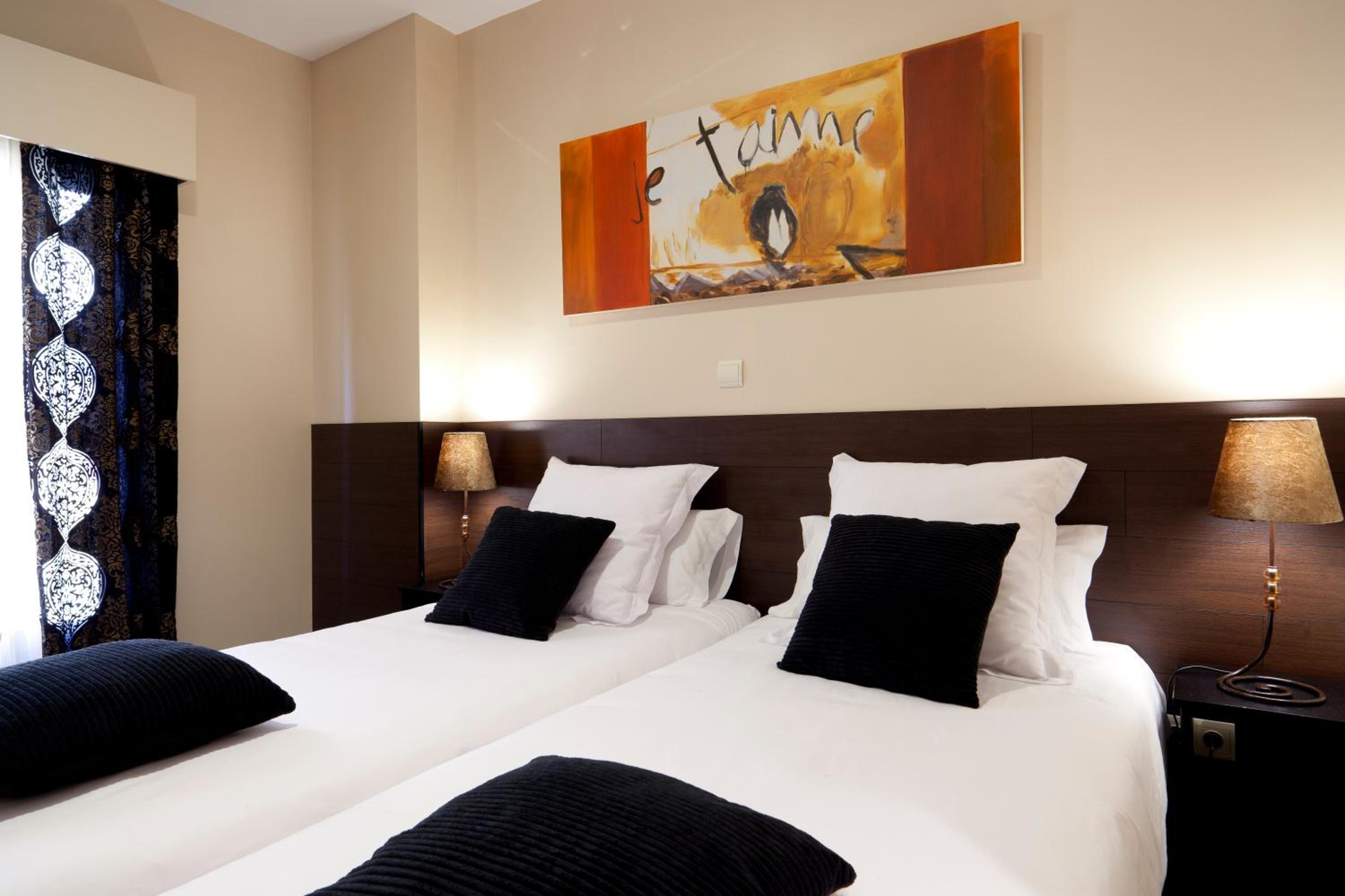 Twin Room - Photo 2