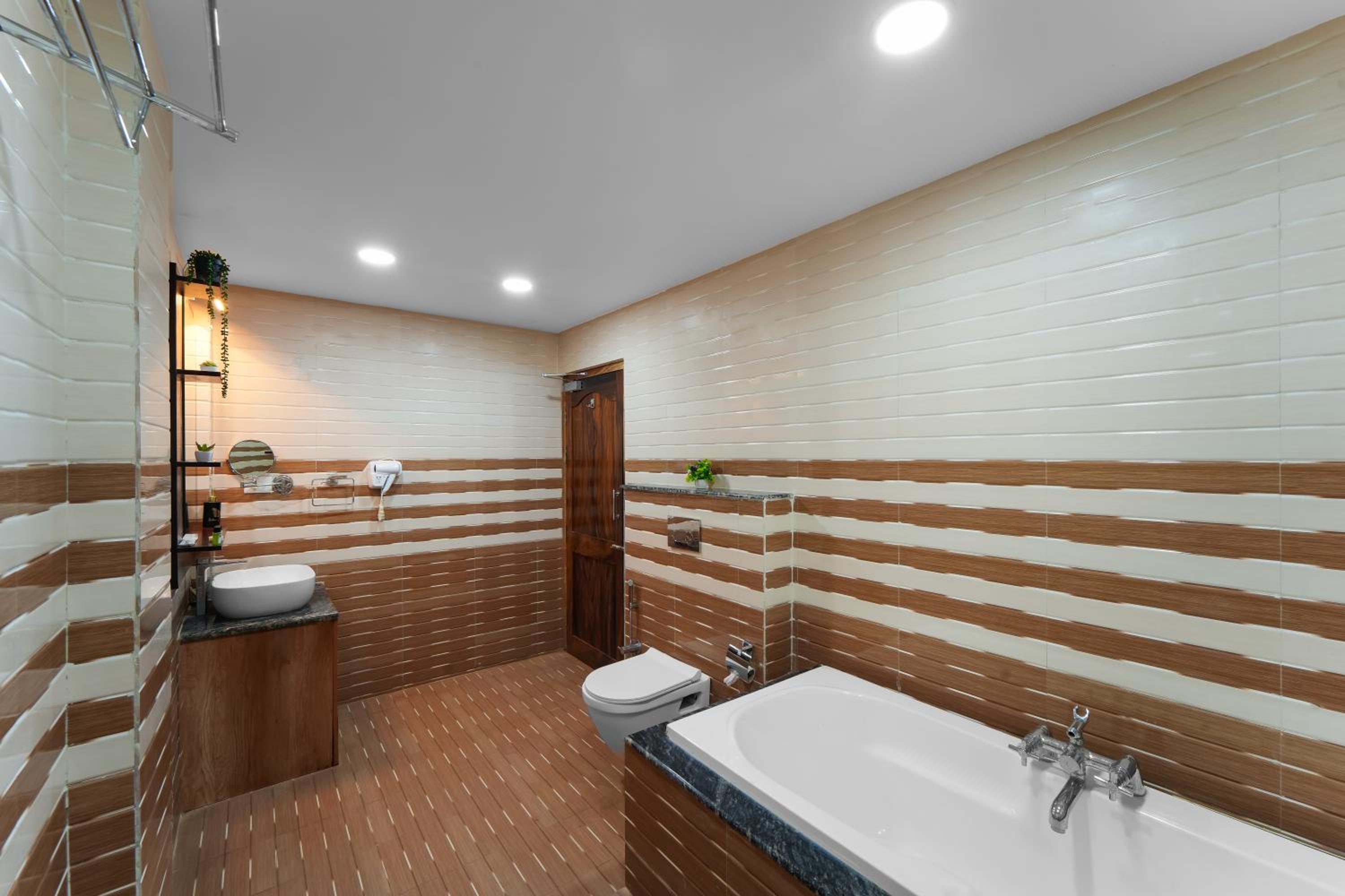Executive Room With Bathtub - Photo 5