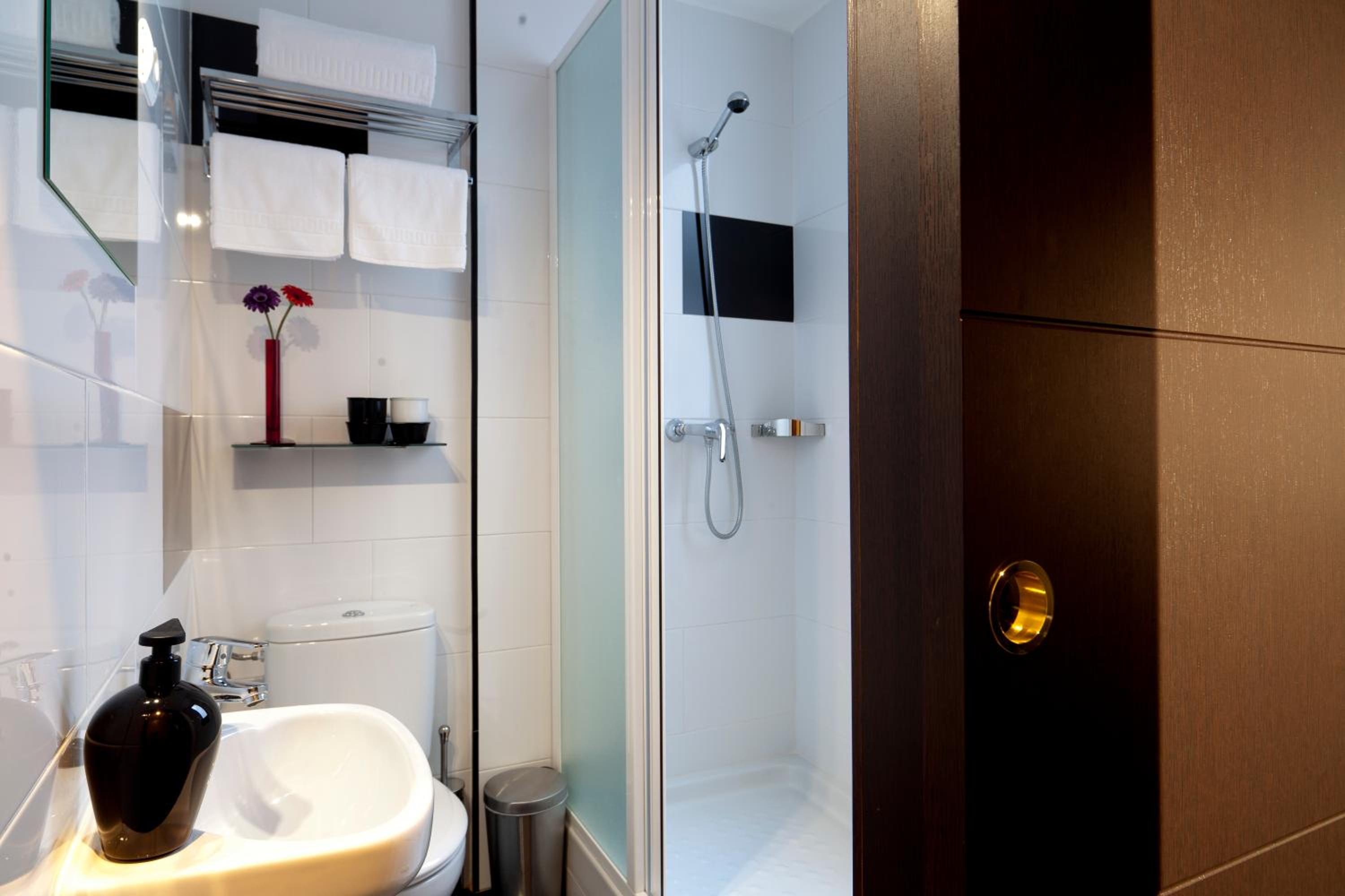 Twin Room - Photo 4