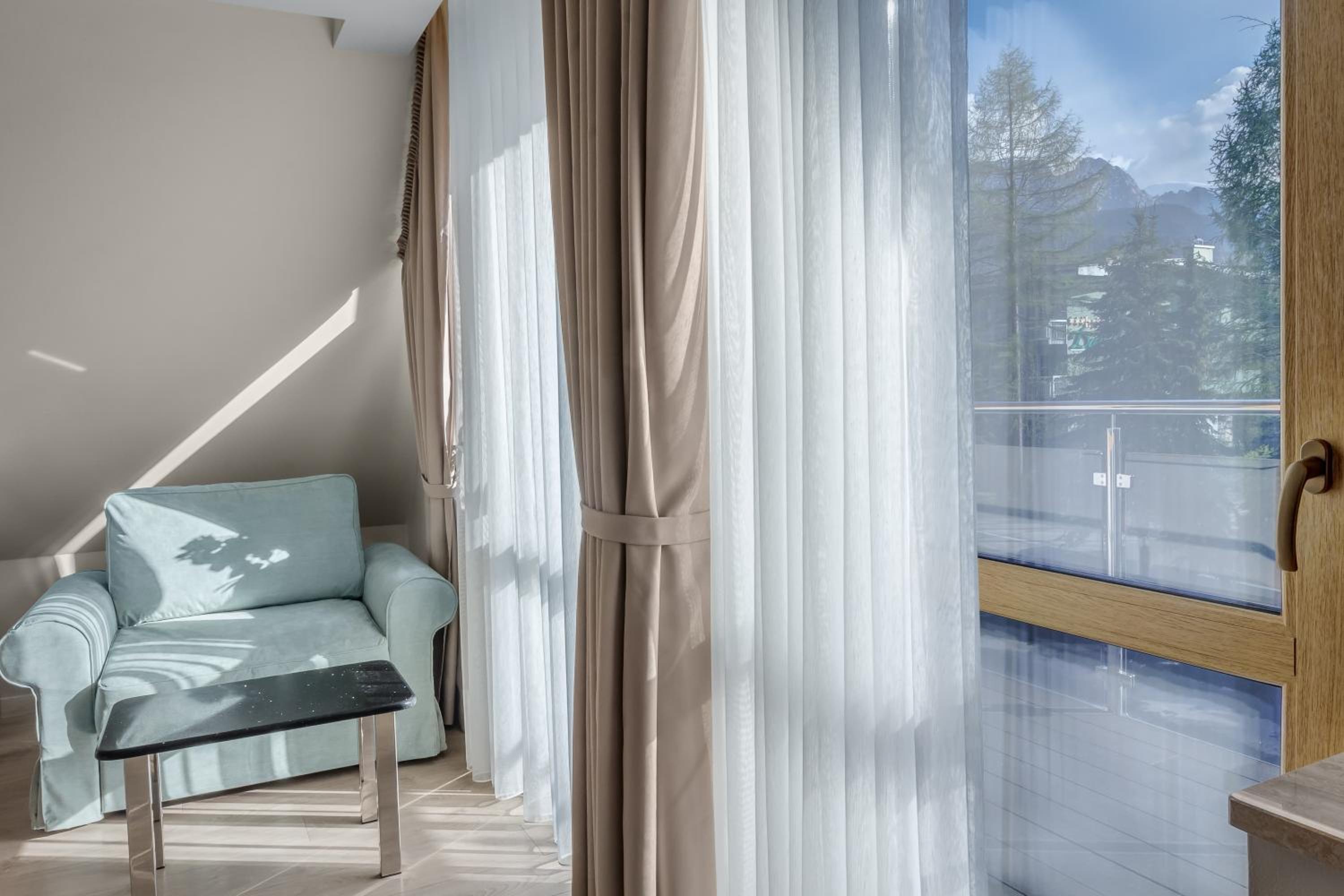 Deluxe Suite with Kitchenette and Terrace thumbnail 5