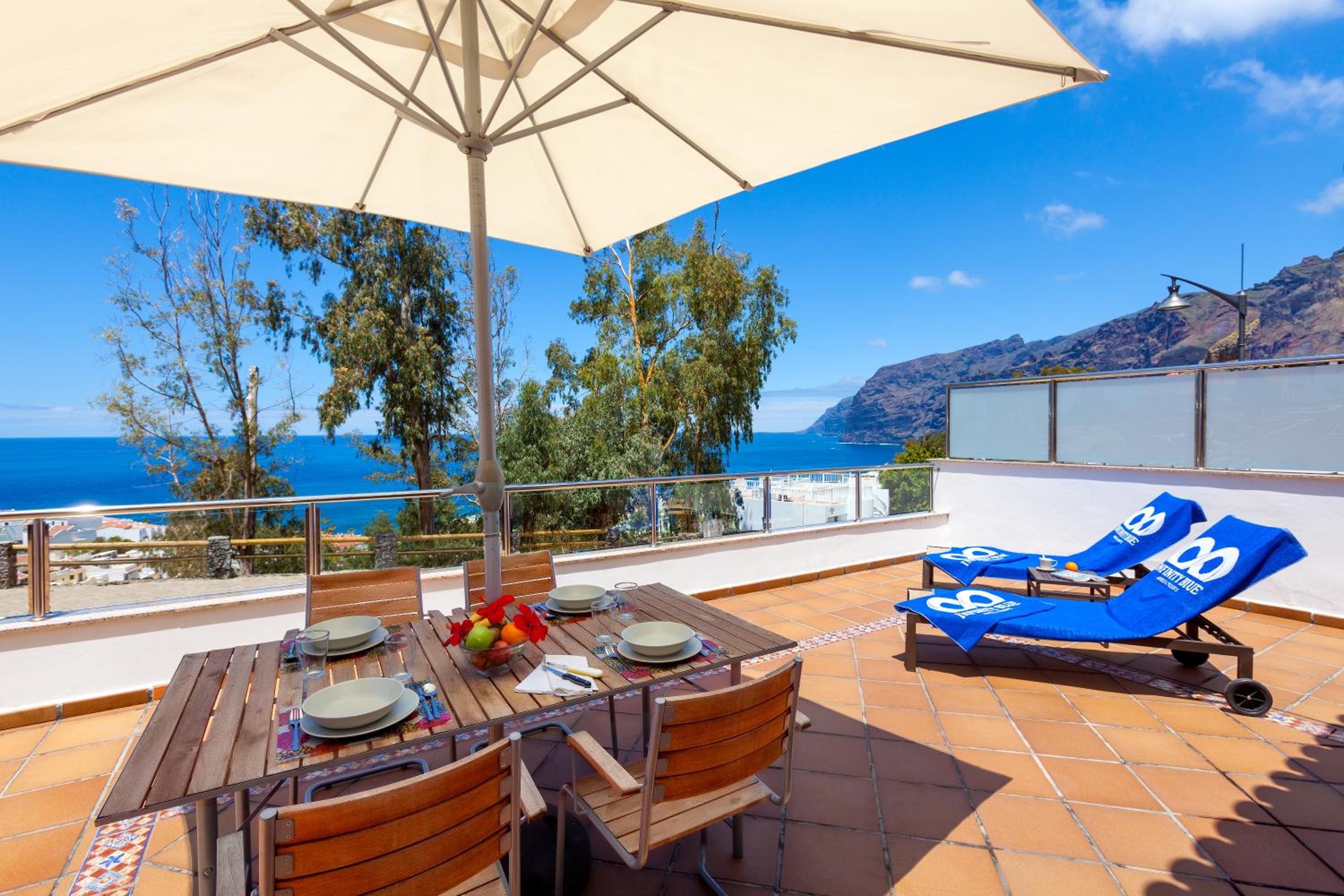 2 Bedroom Apartment with Sea View photo 2