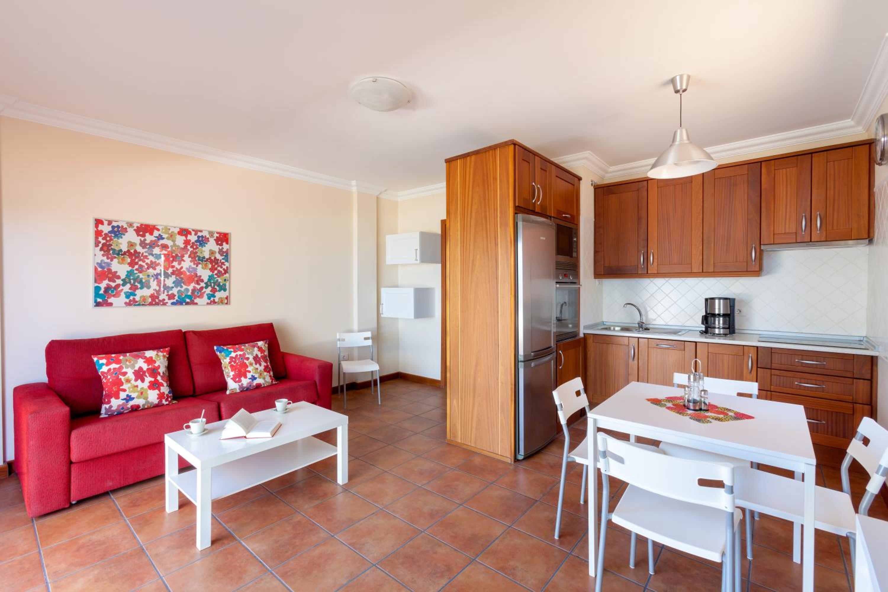 One Bedroom Apartment with Sea View photo 2
