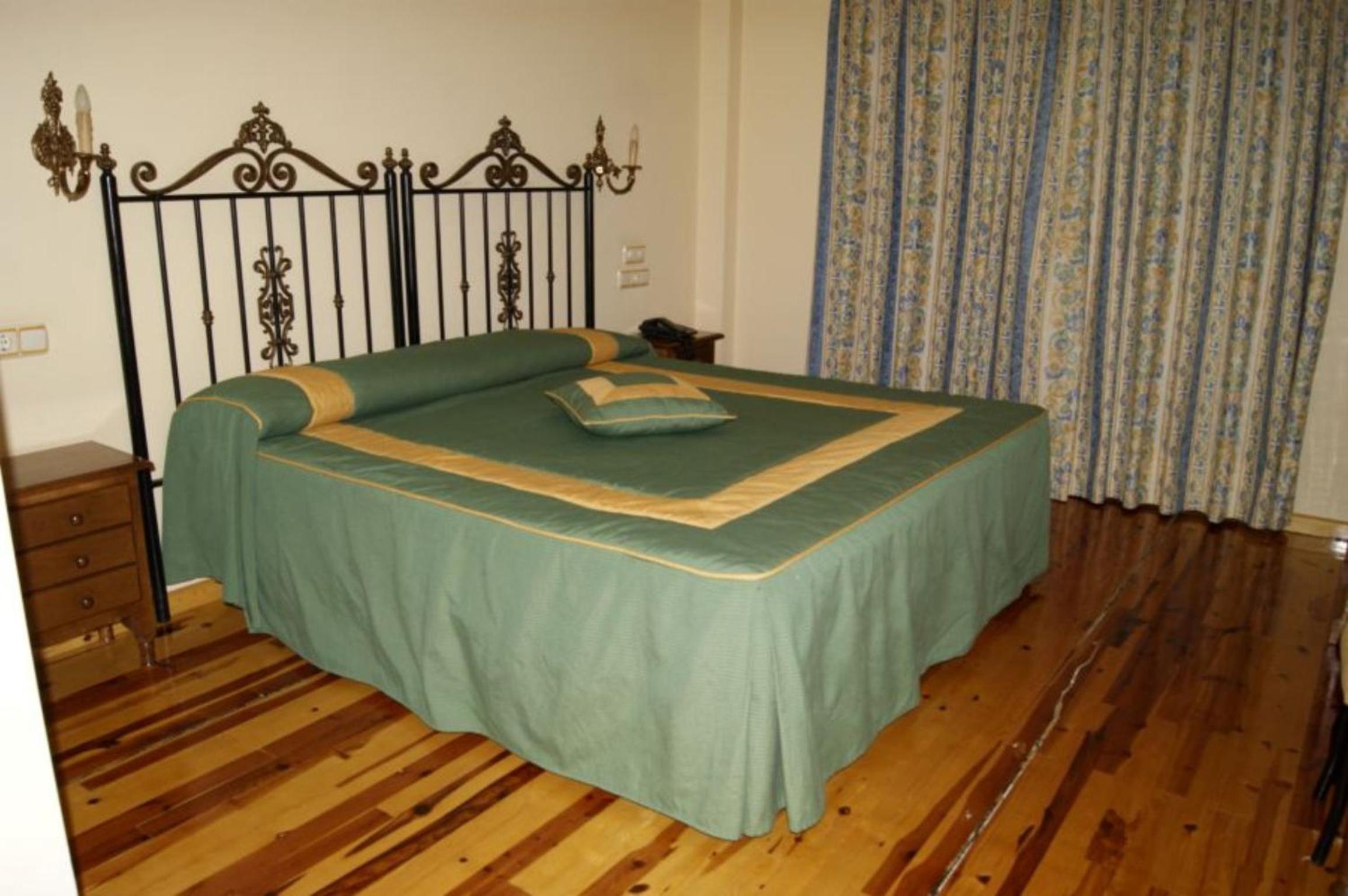 Standard Double Room - Photo 1