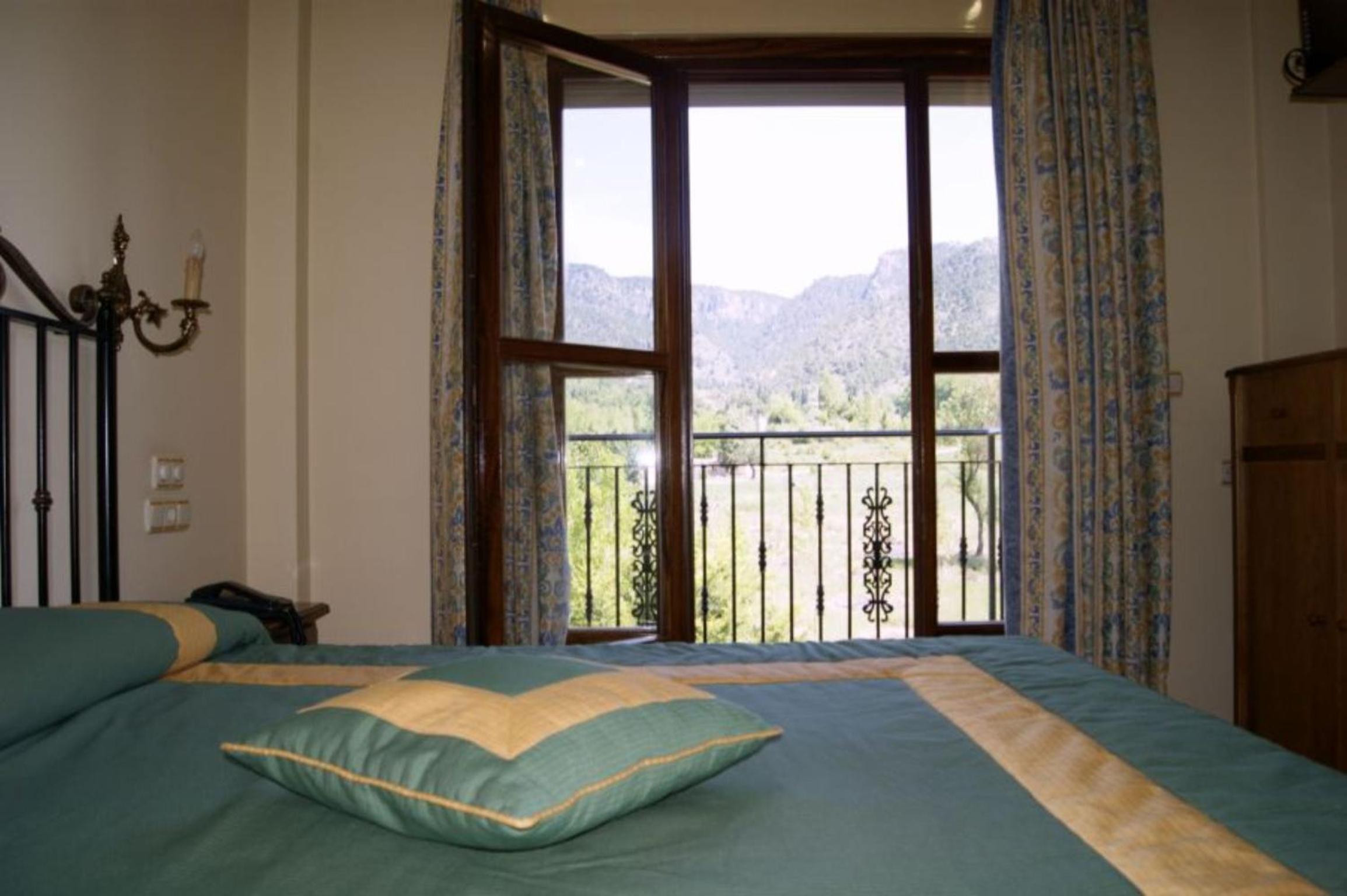 Twin Room - Photo 2