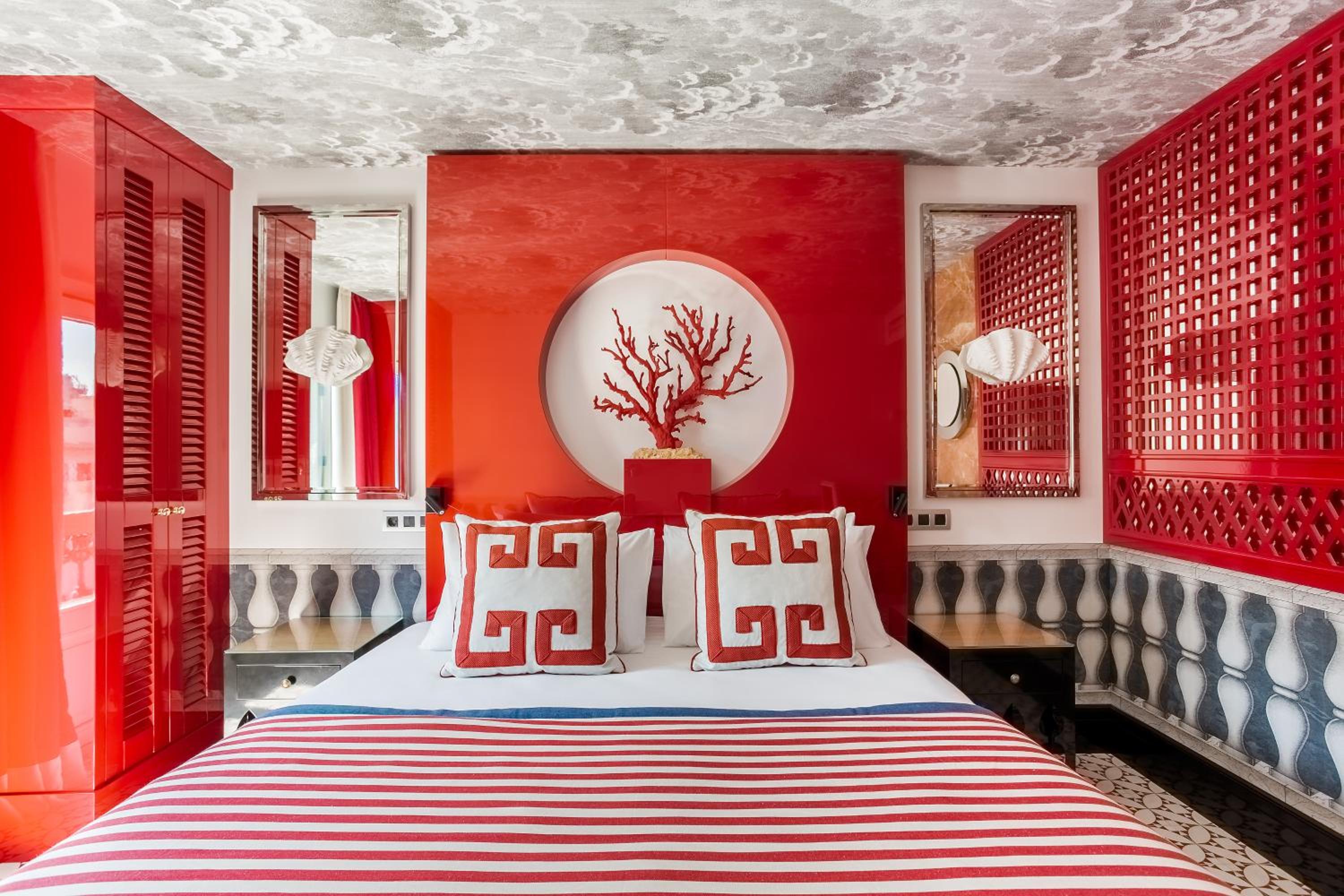 Deluxe Double Room thumbnail 6