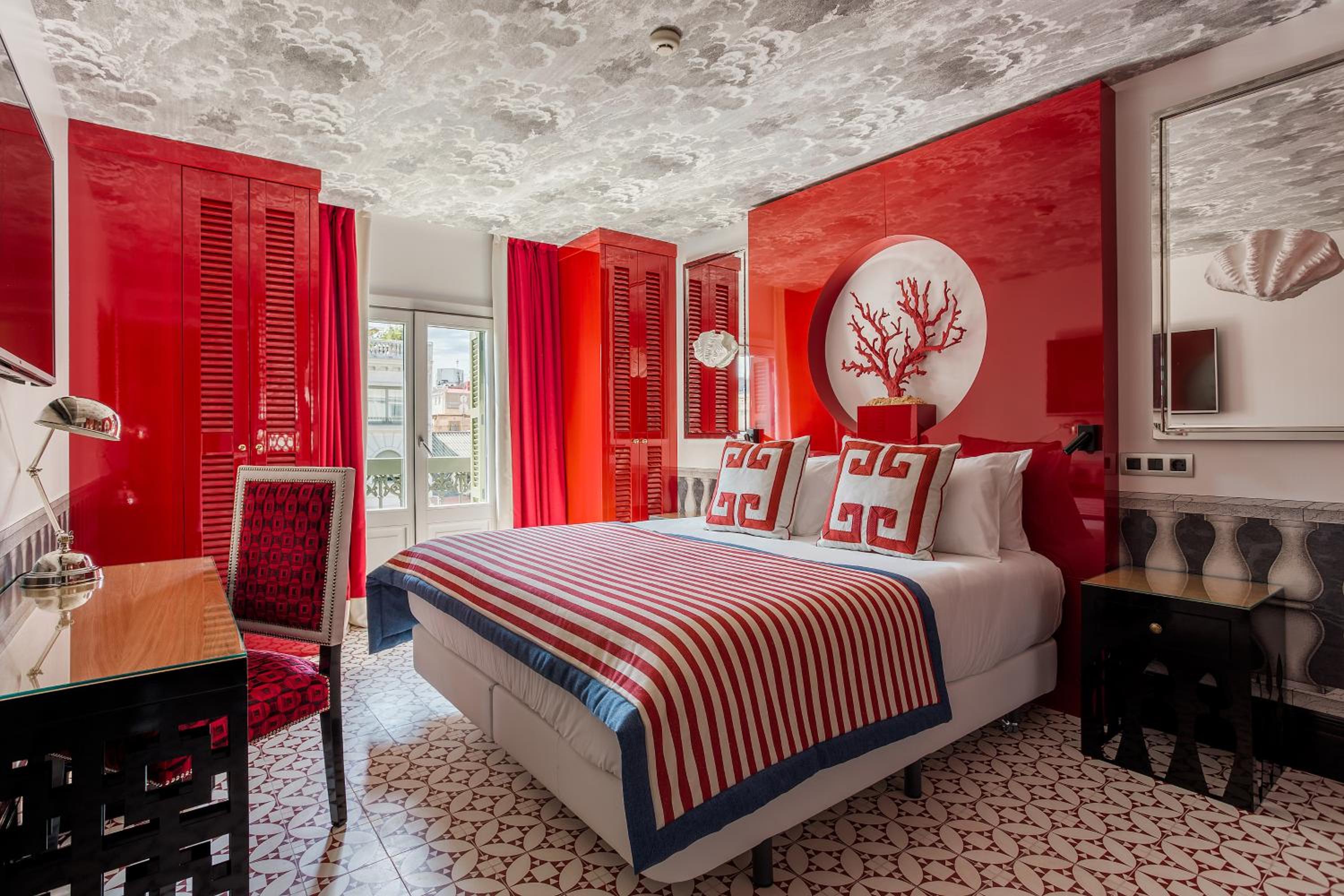Deluxe Double Room thumbnail 5