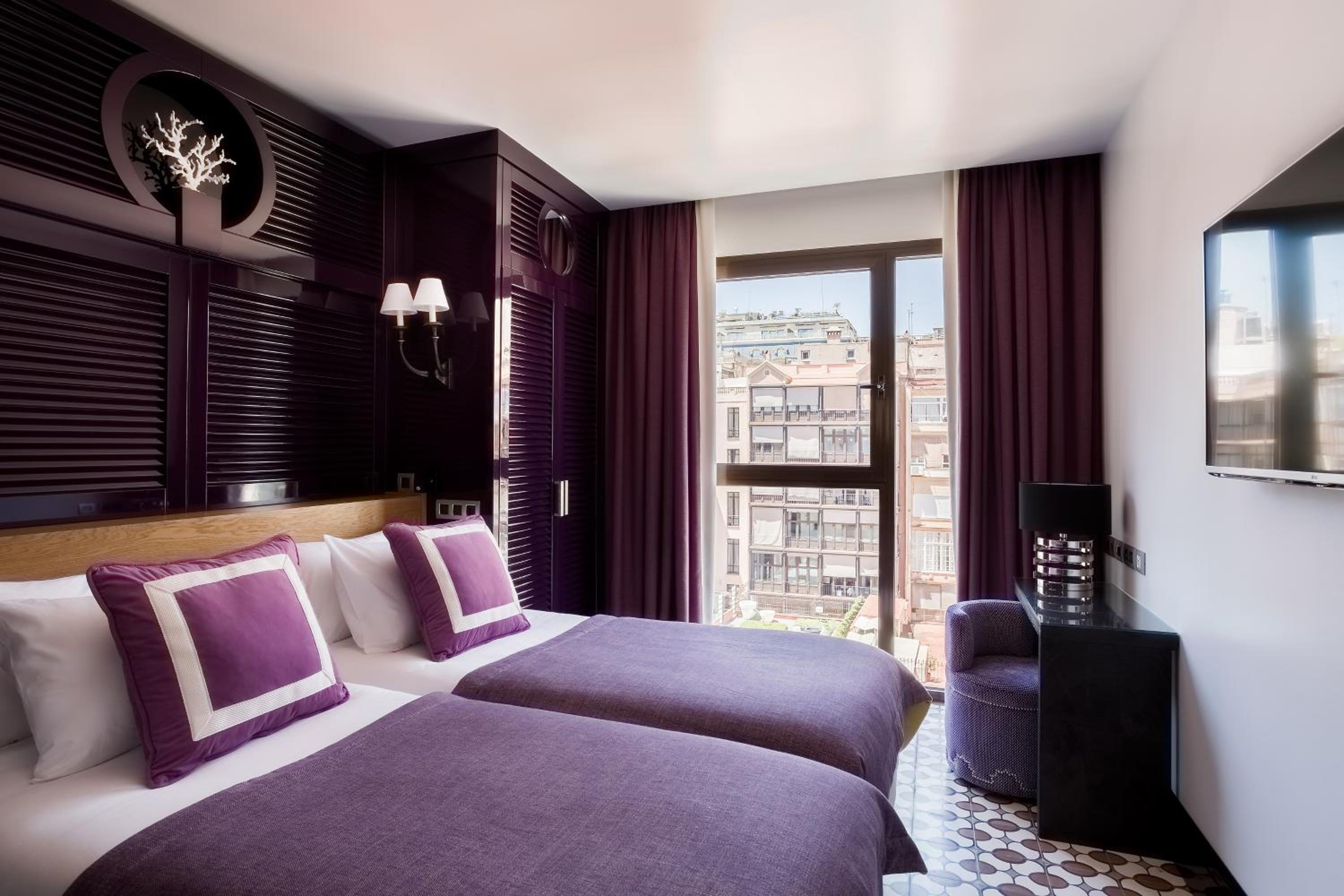 Double or Twin Room thumbnail 5