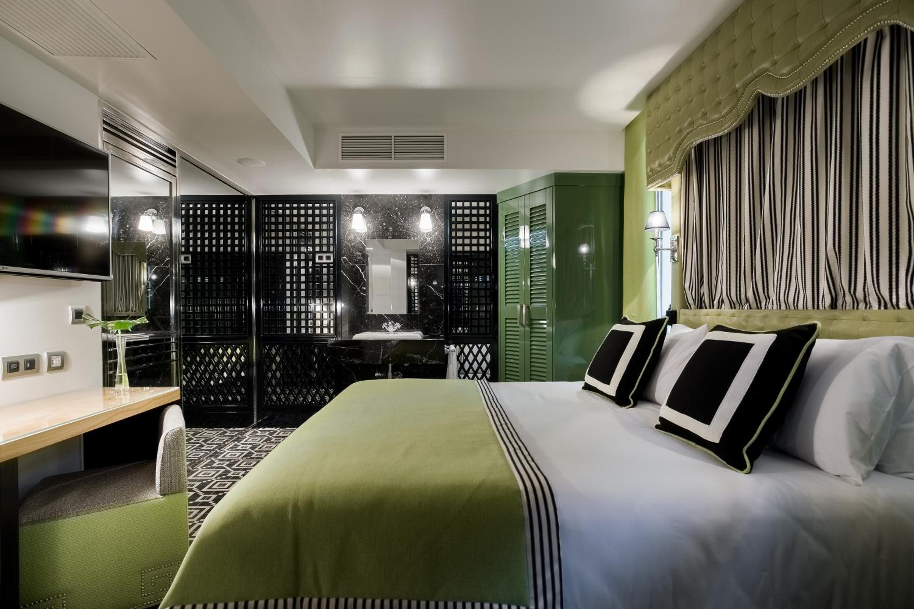 Double or Twin Room thumbnail 6