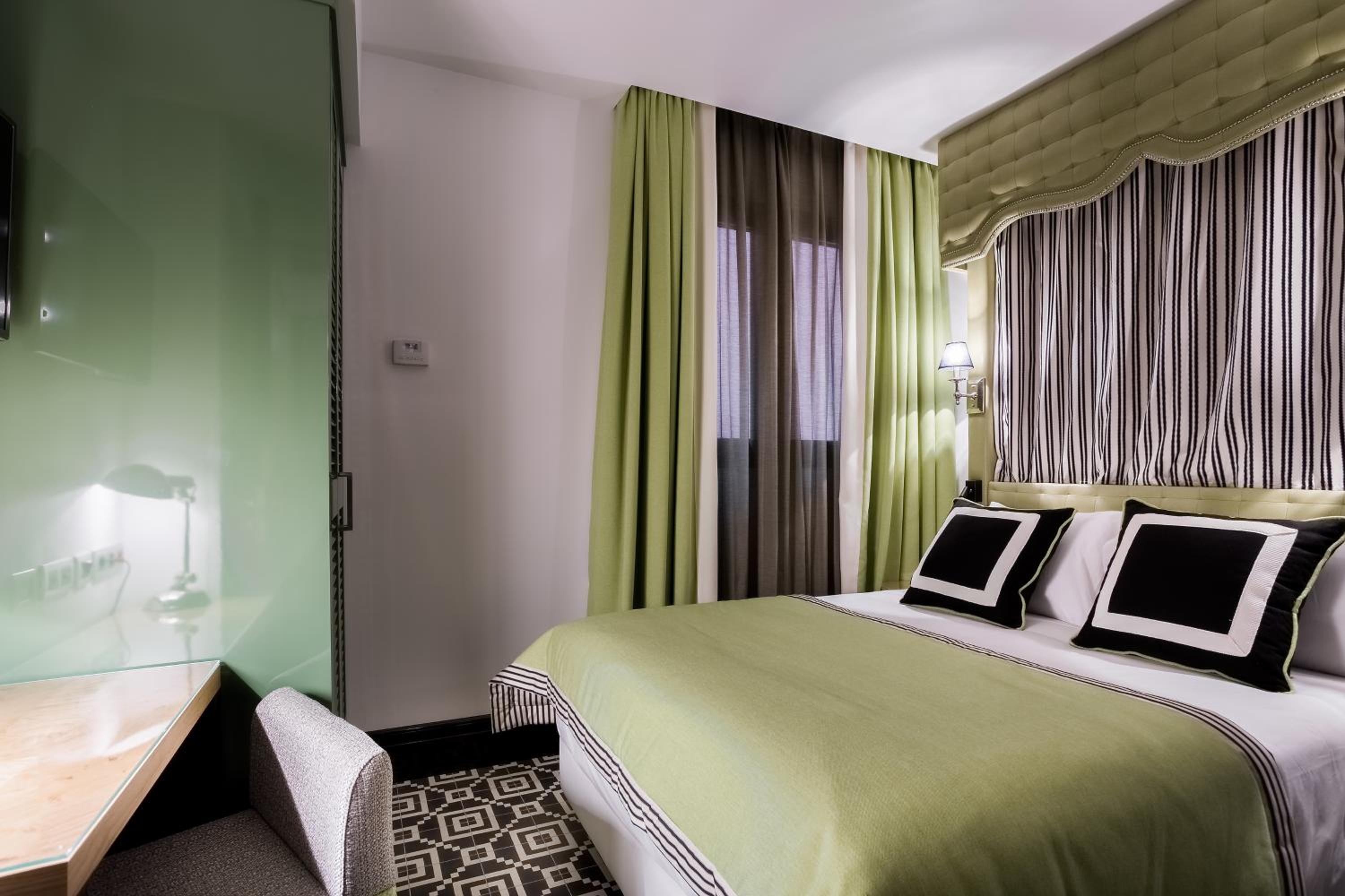 Two Connecting Double Rooms (2 Adults + 2 Children) thumbnail 5