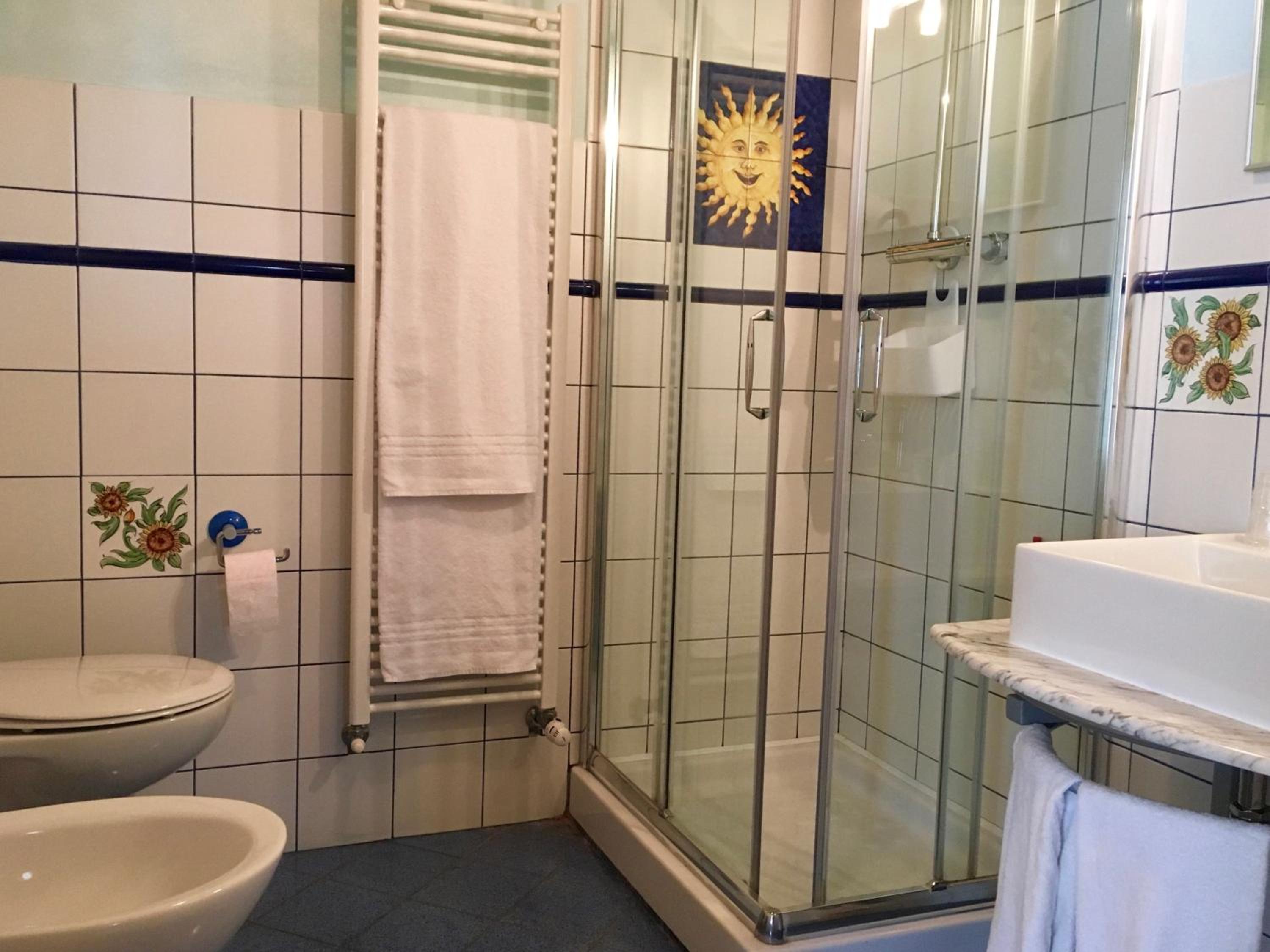 Two-Bedroom Suite (4 Adults) photo 3