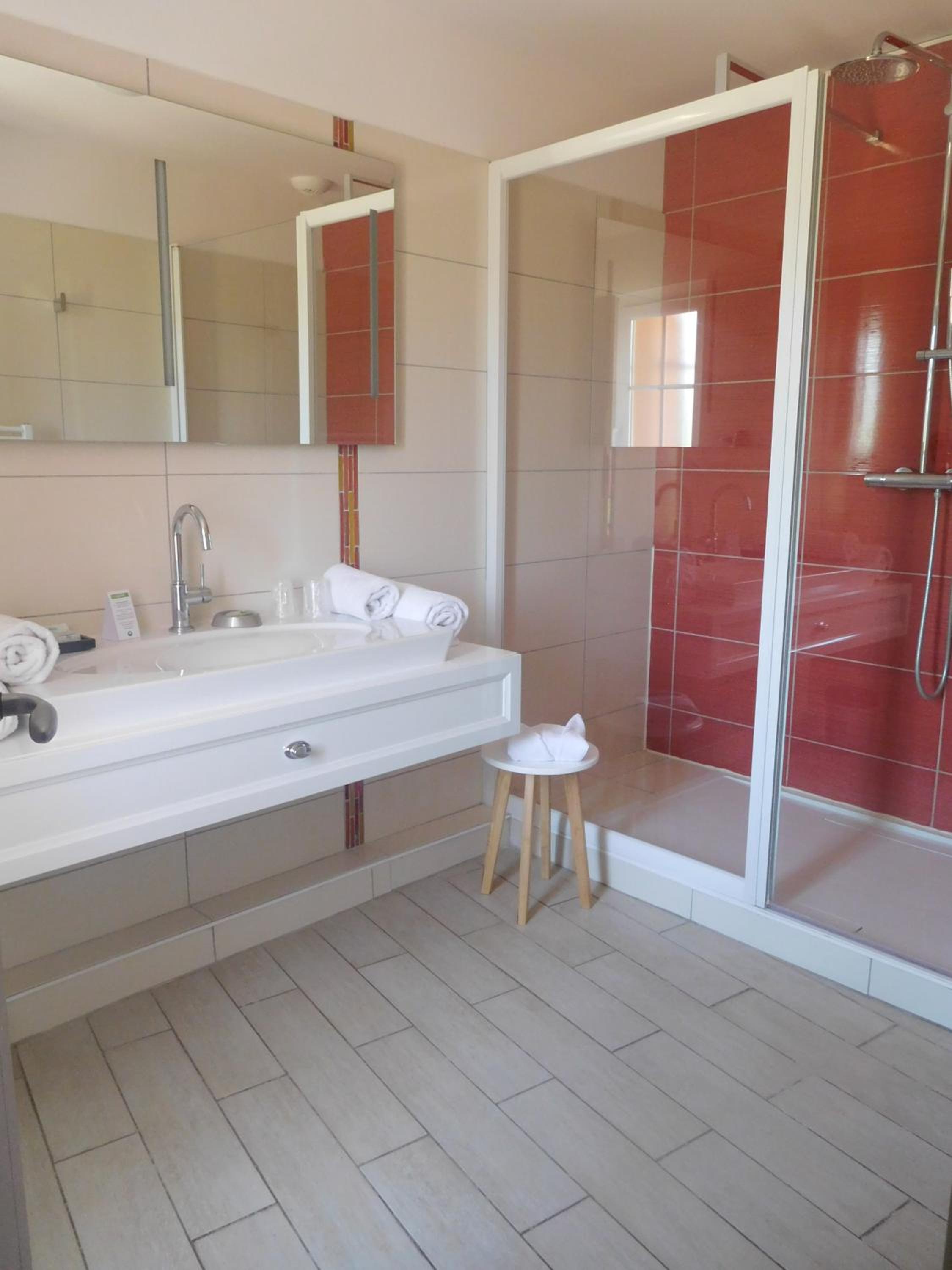 Standard Twin Room - Photo 3