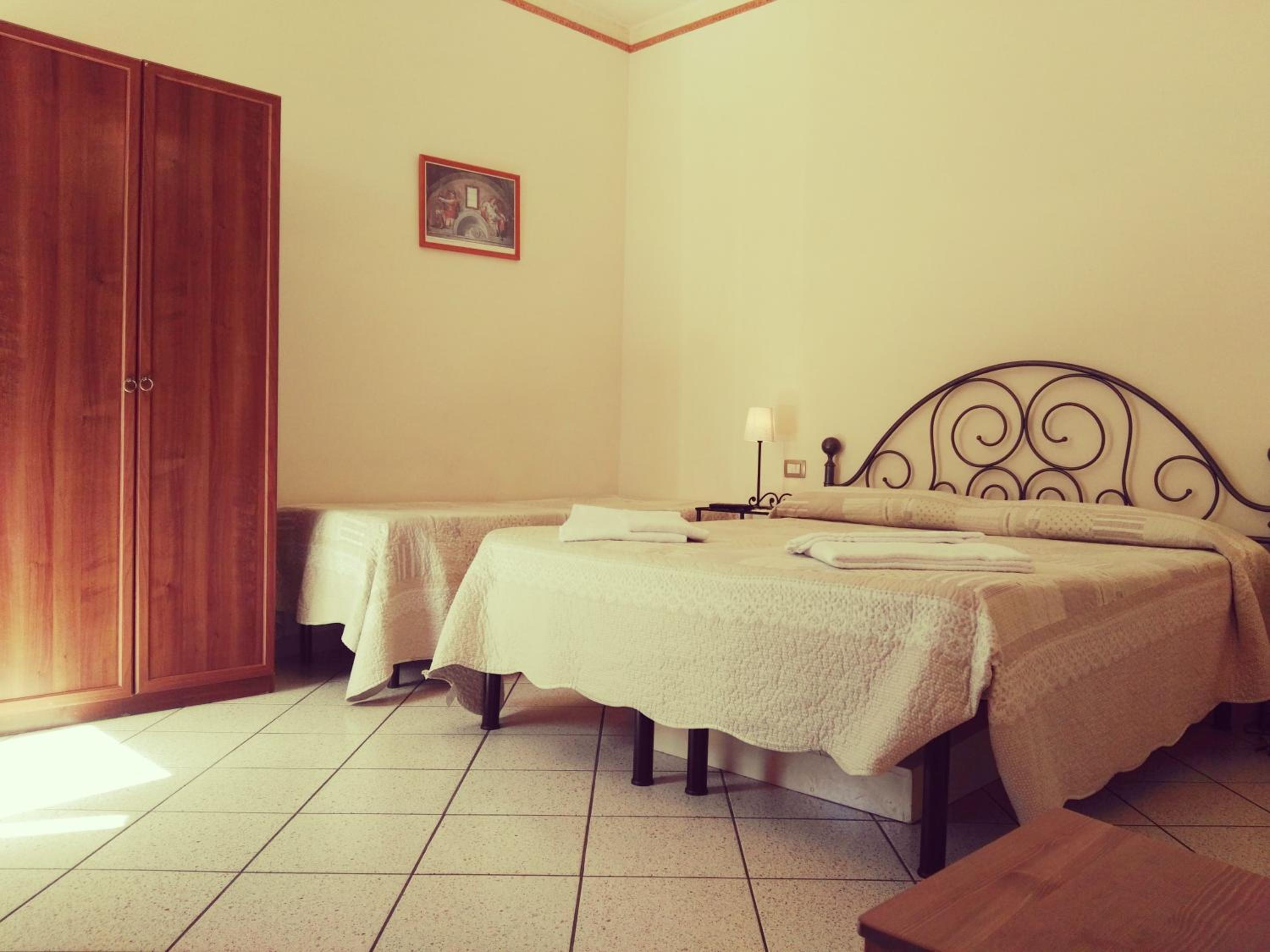 Classic Triple Room - Photo 5