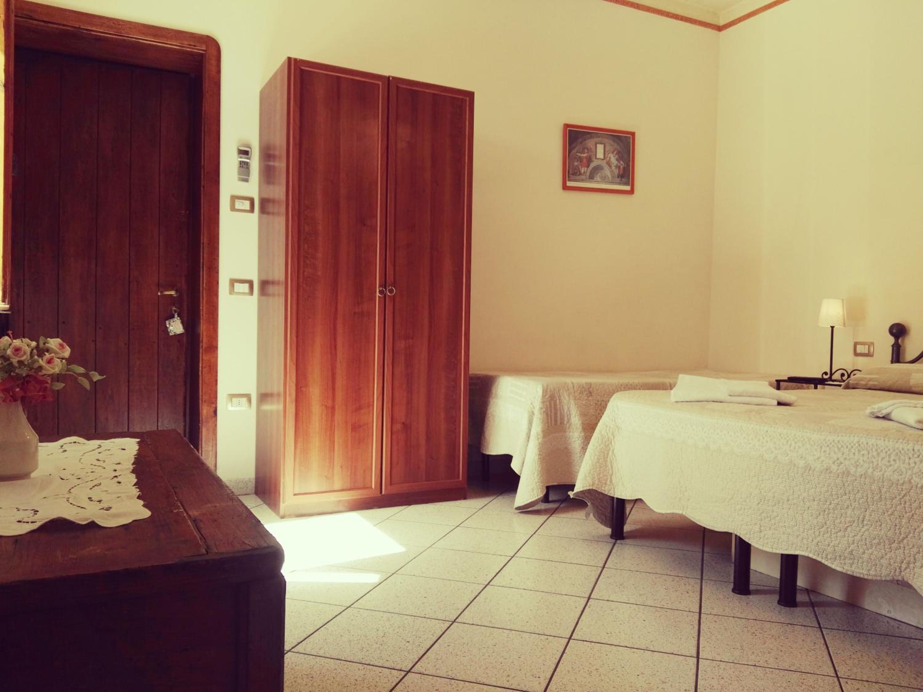 Classic Triple Room - Photo 7