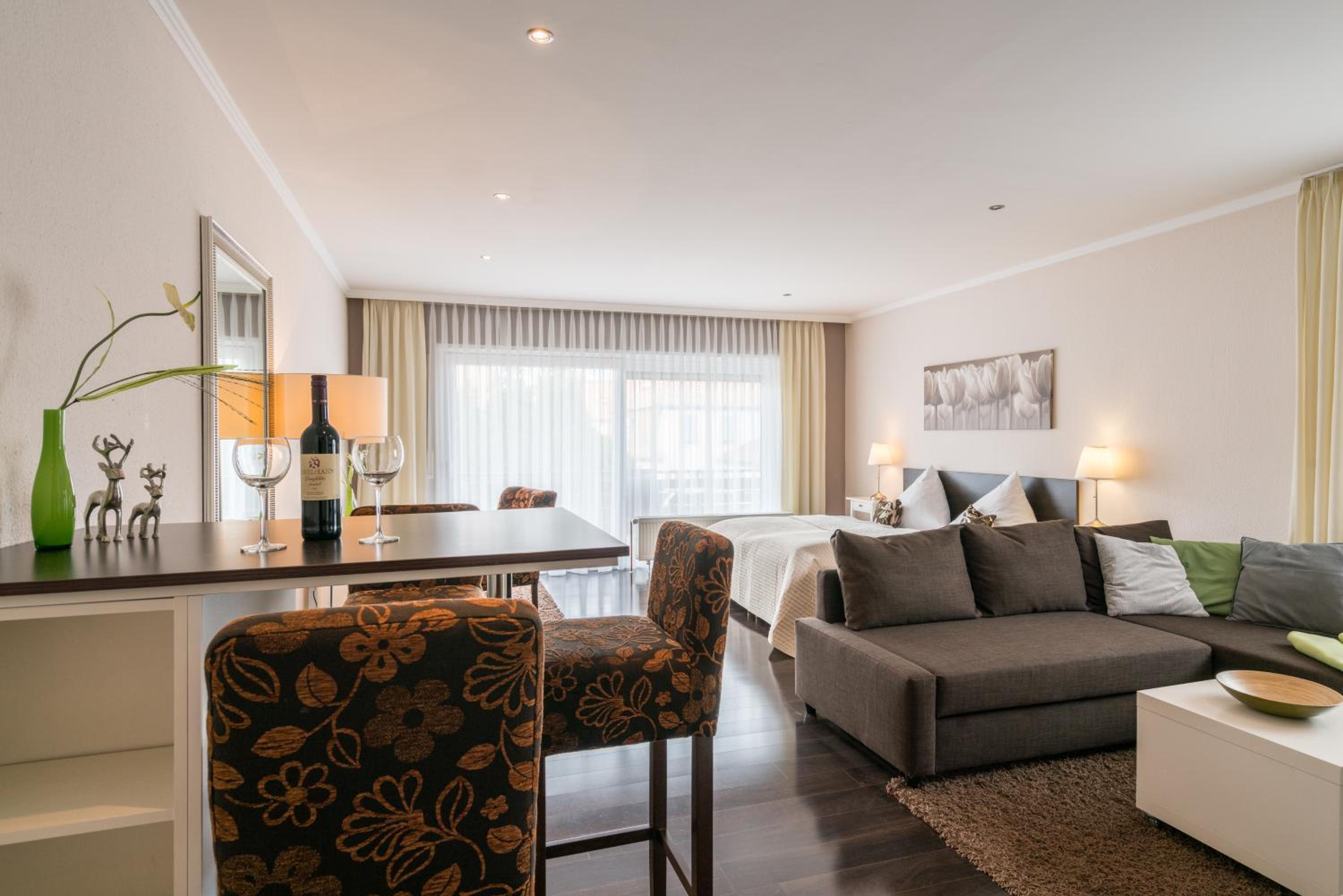 One-Bedroom Apartment with Balcony photo 3