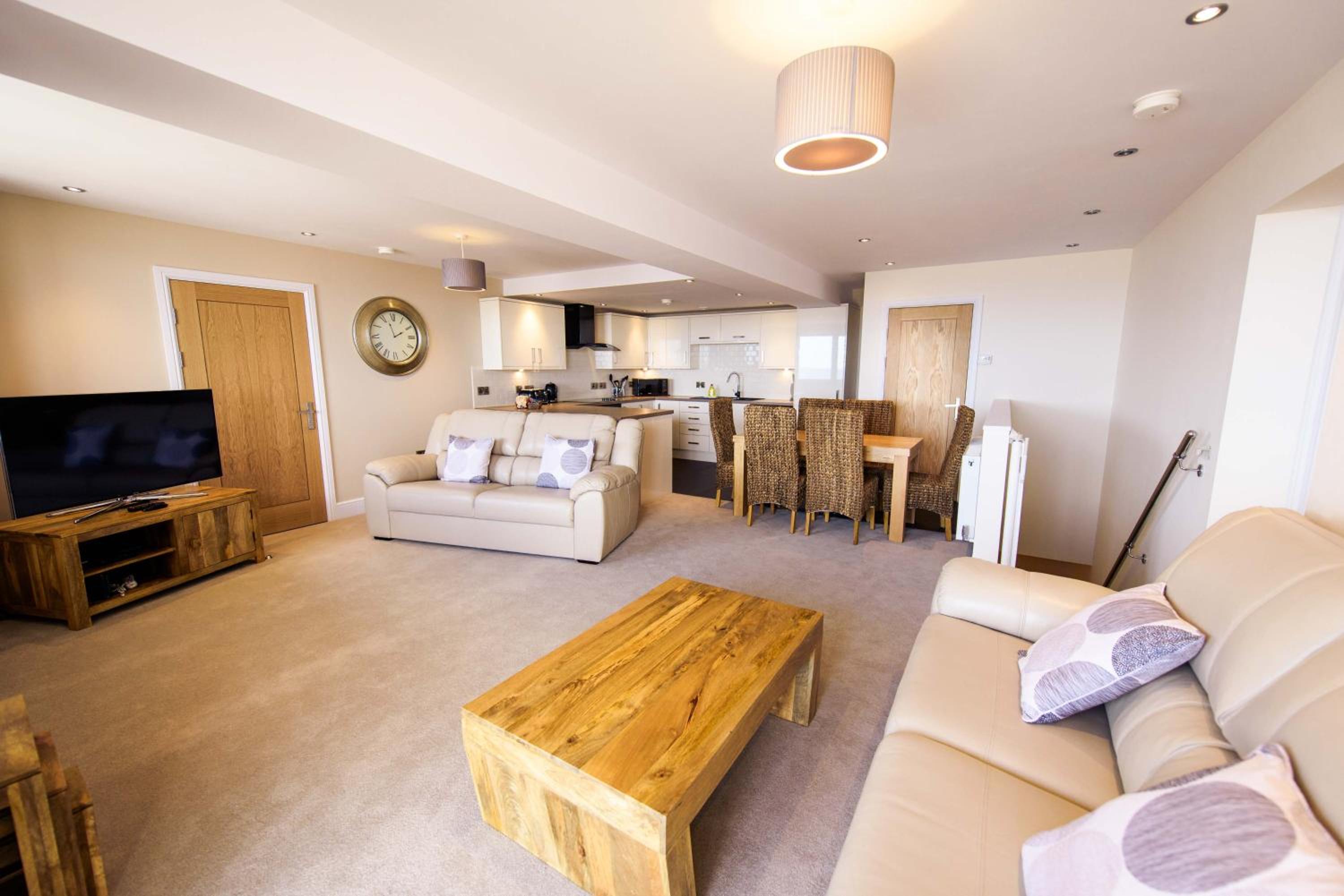 Three-Bedroom Duplex Apartment with Sea View photo 2