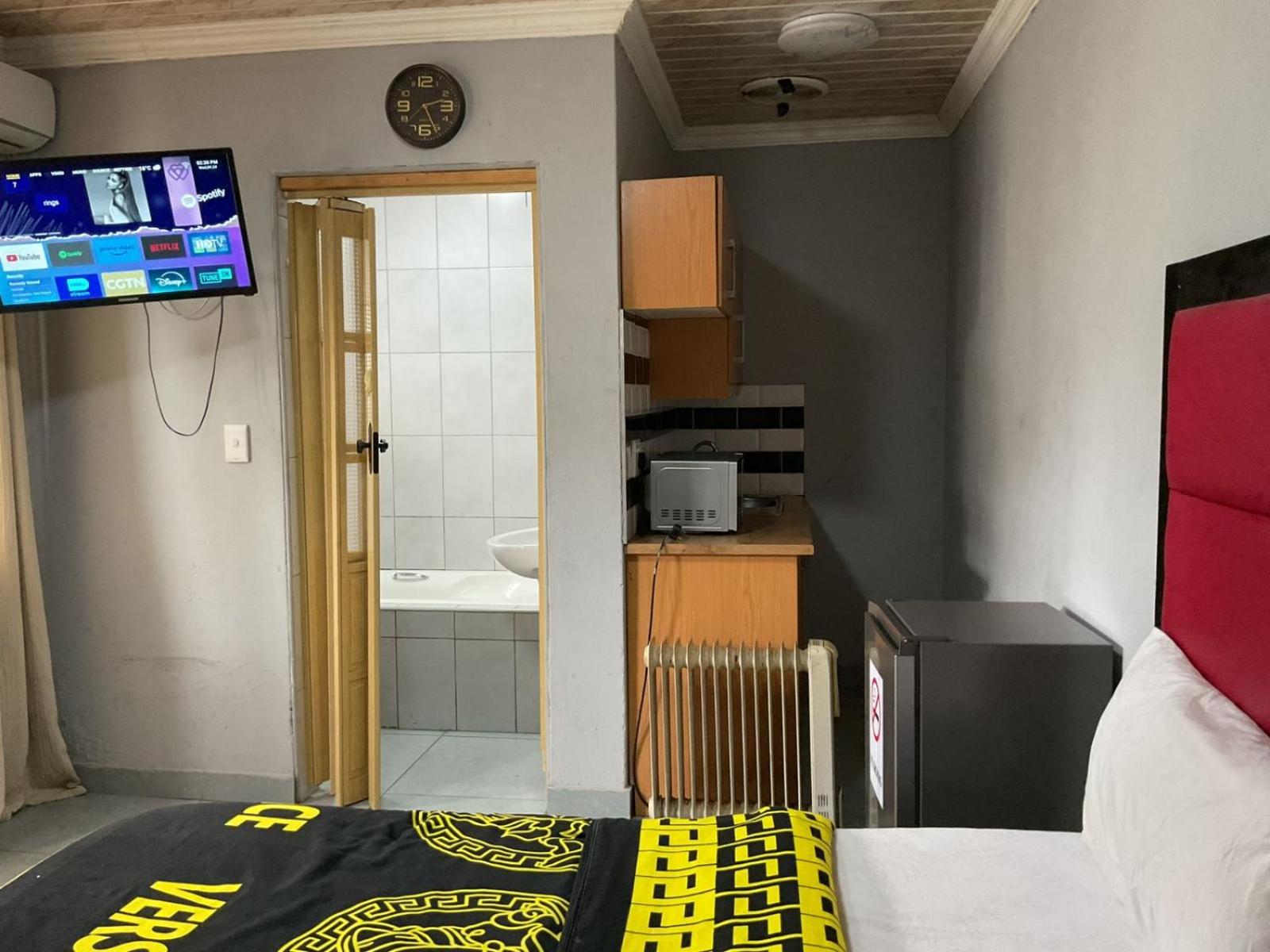 Standard Twin Room - Photo 18