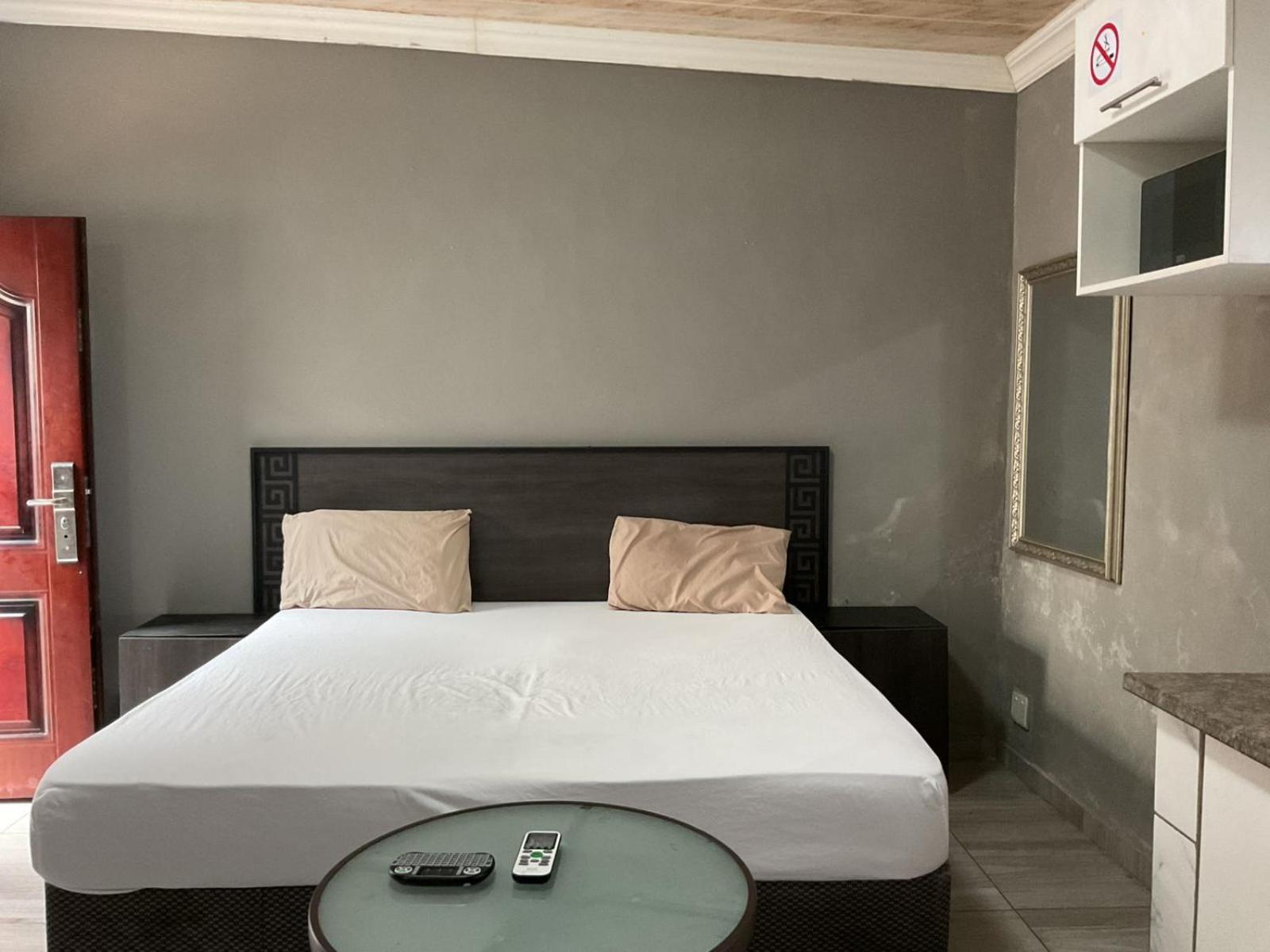 Standard Twin Room - Photo 15