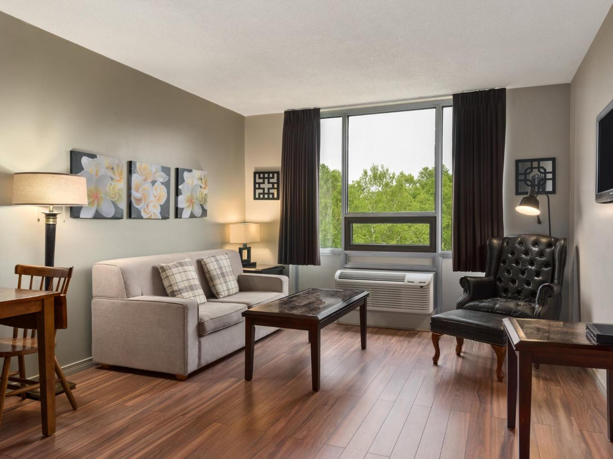 One-Bedroom Queen Suite - Non-Smoking photo 1