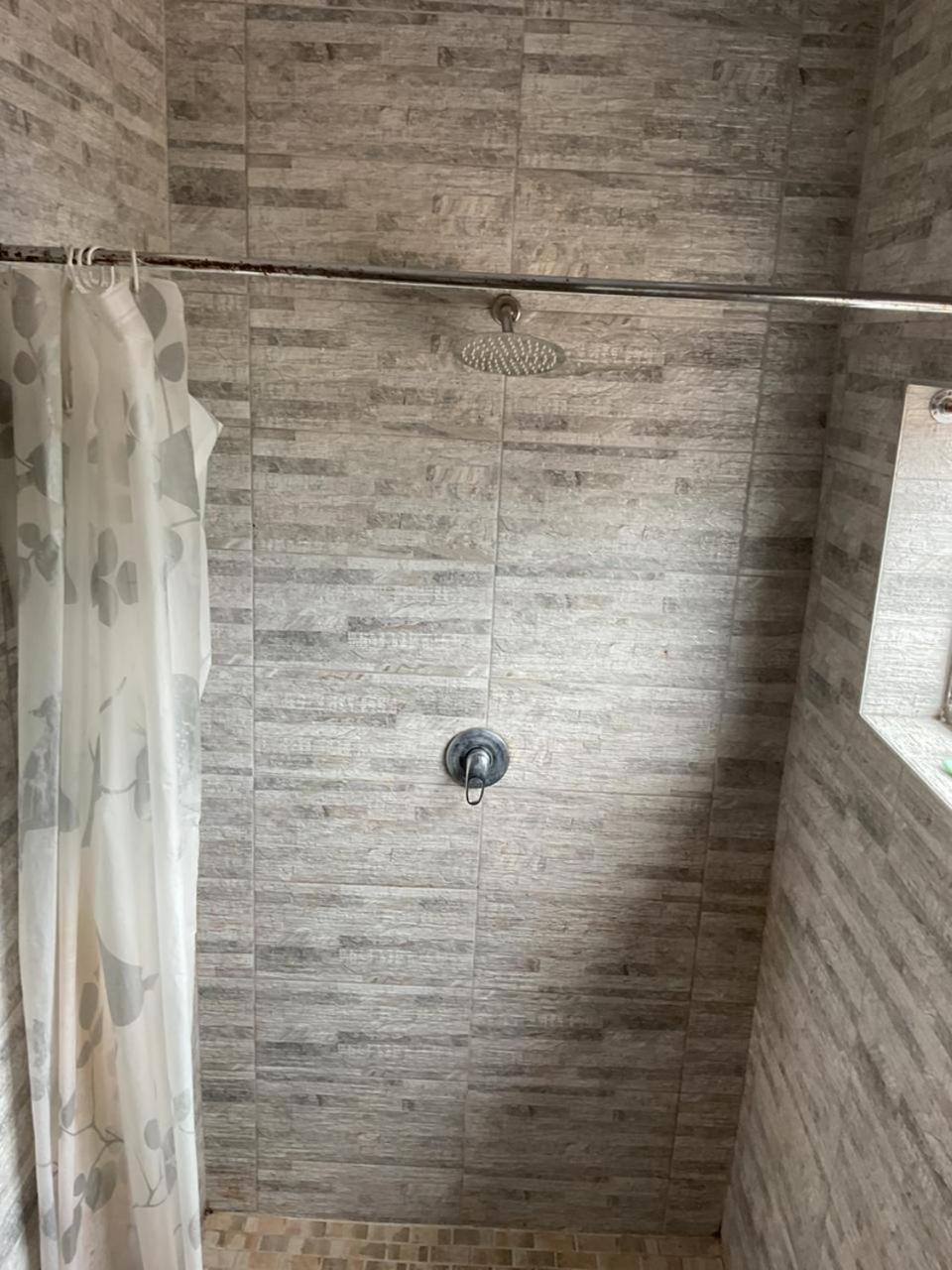 Standard Twin Room - Photo 8