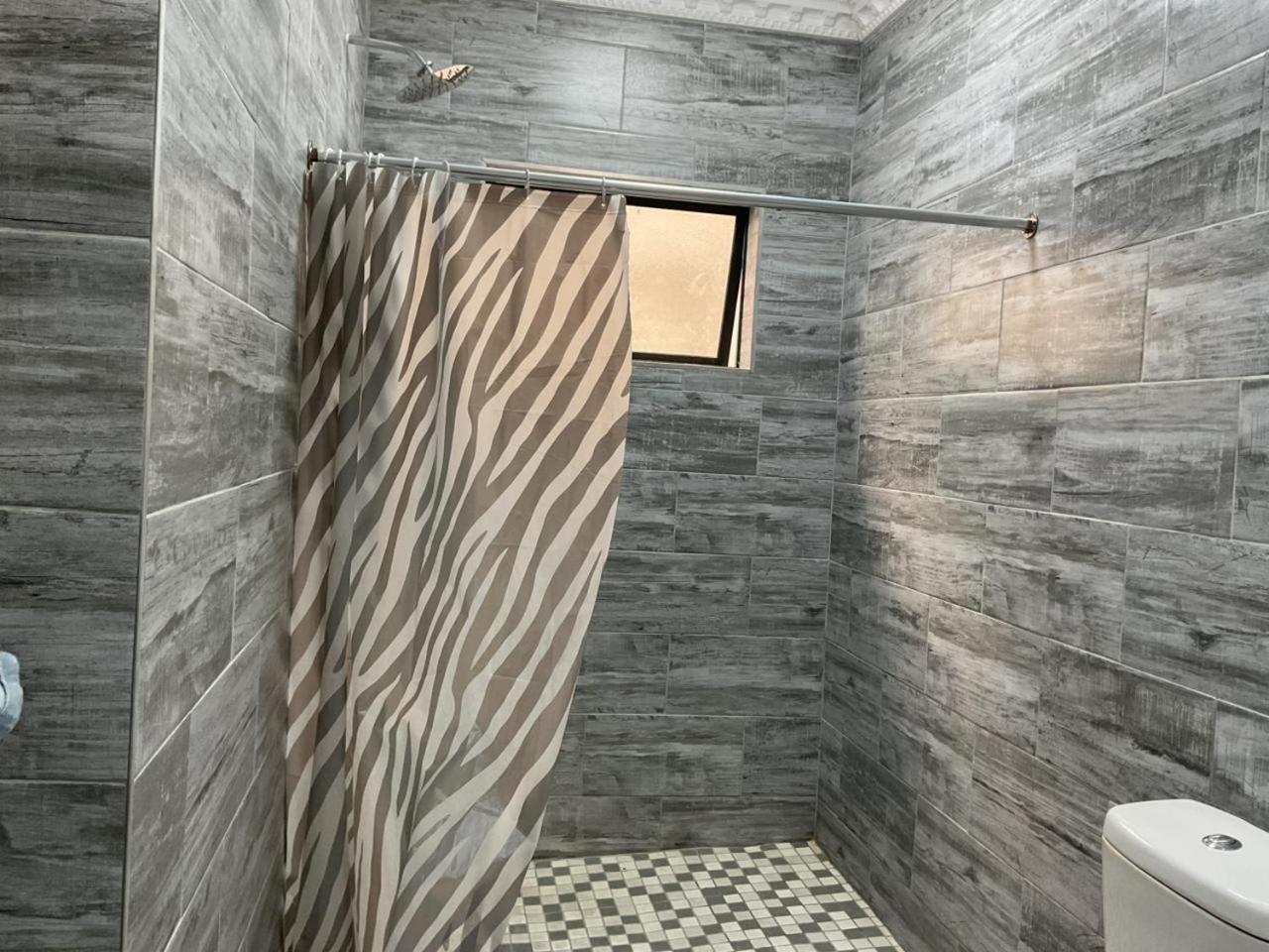 Standard Twin Room - Photo 10
