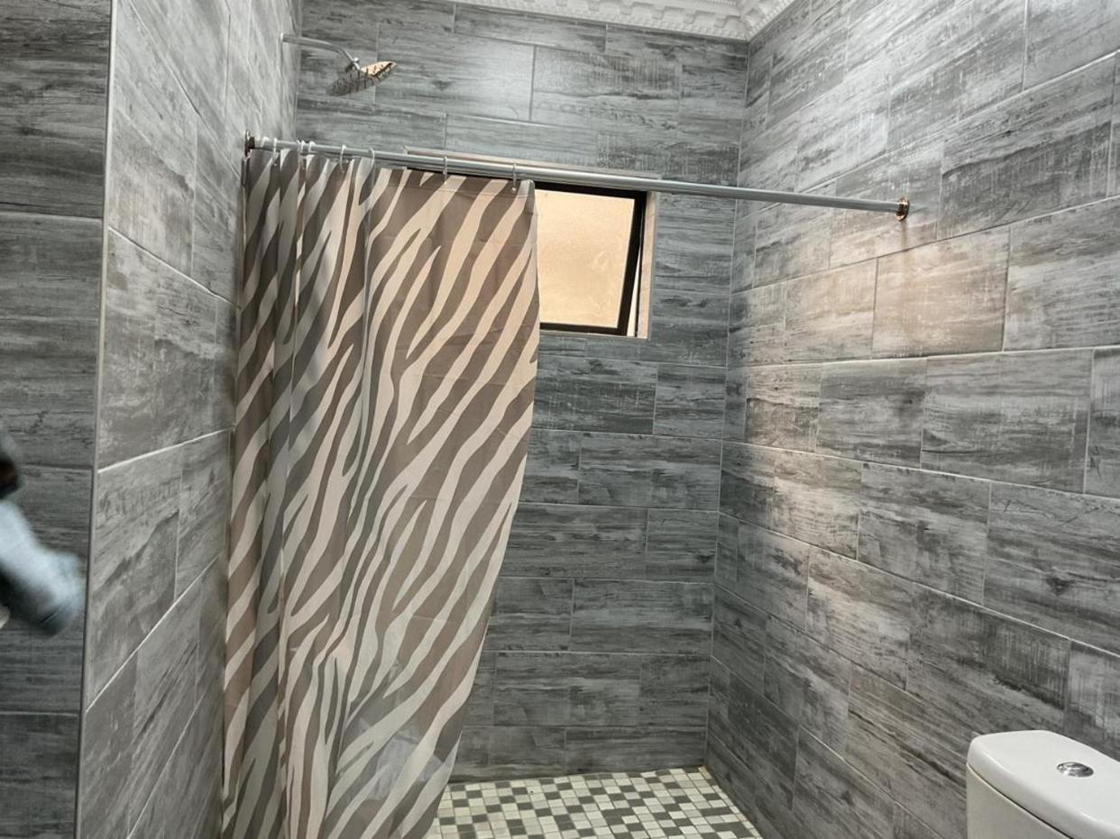 Standard Twin Room - Photo 11