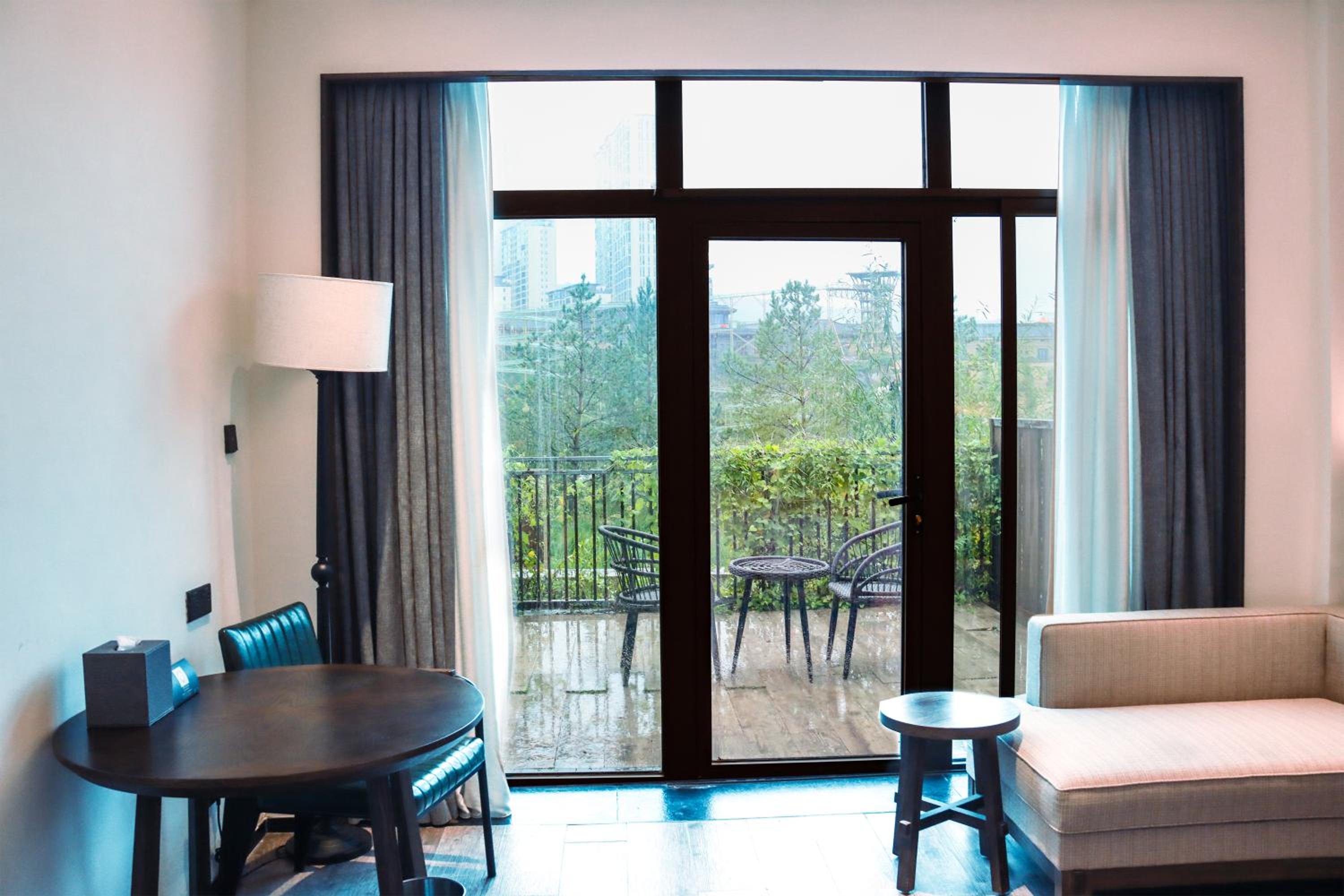 Premium King Room with Lake View