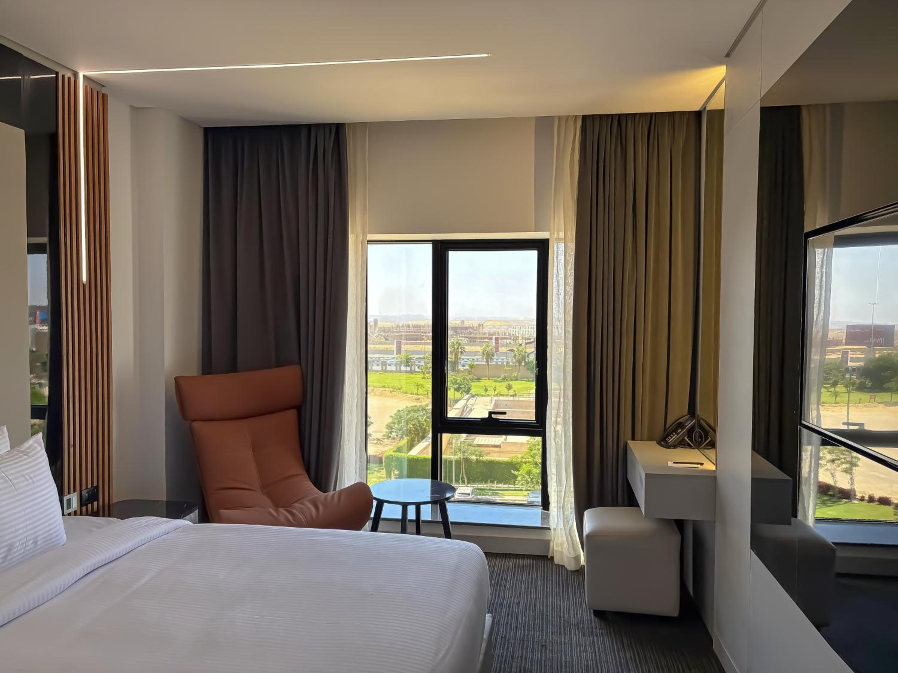 Deluxe Smart Room - King Bed - City View