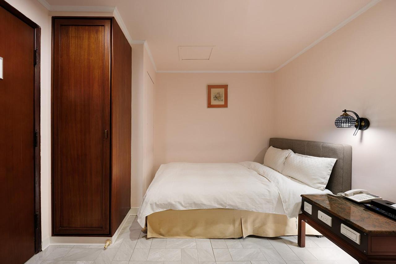 Budget Double Room photo 3