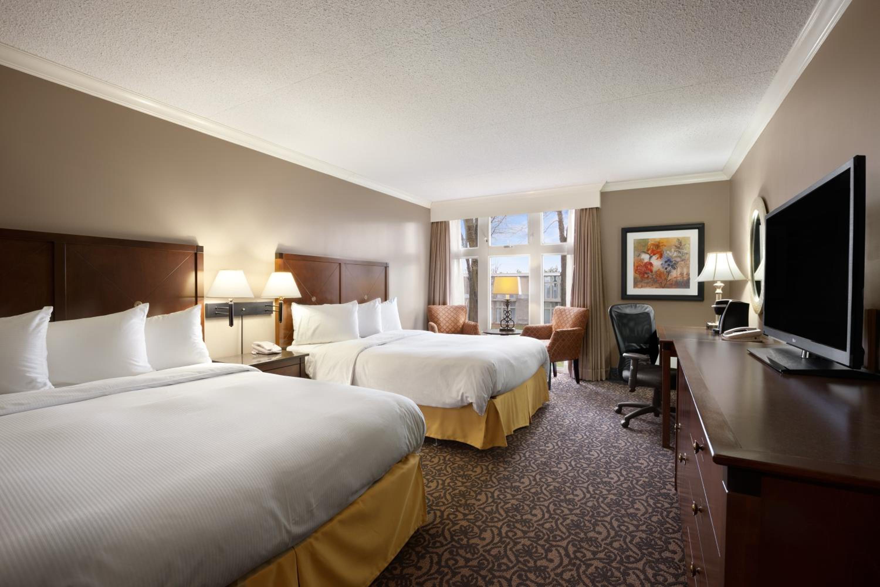 Business Queen Room with Two Queen Beds - Non-Smoking - Photo 2