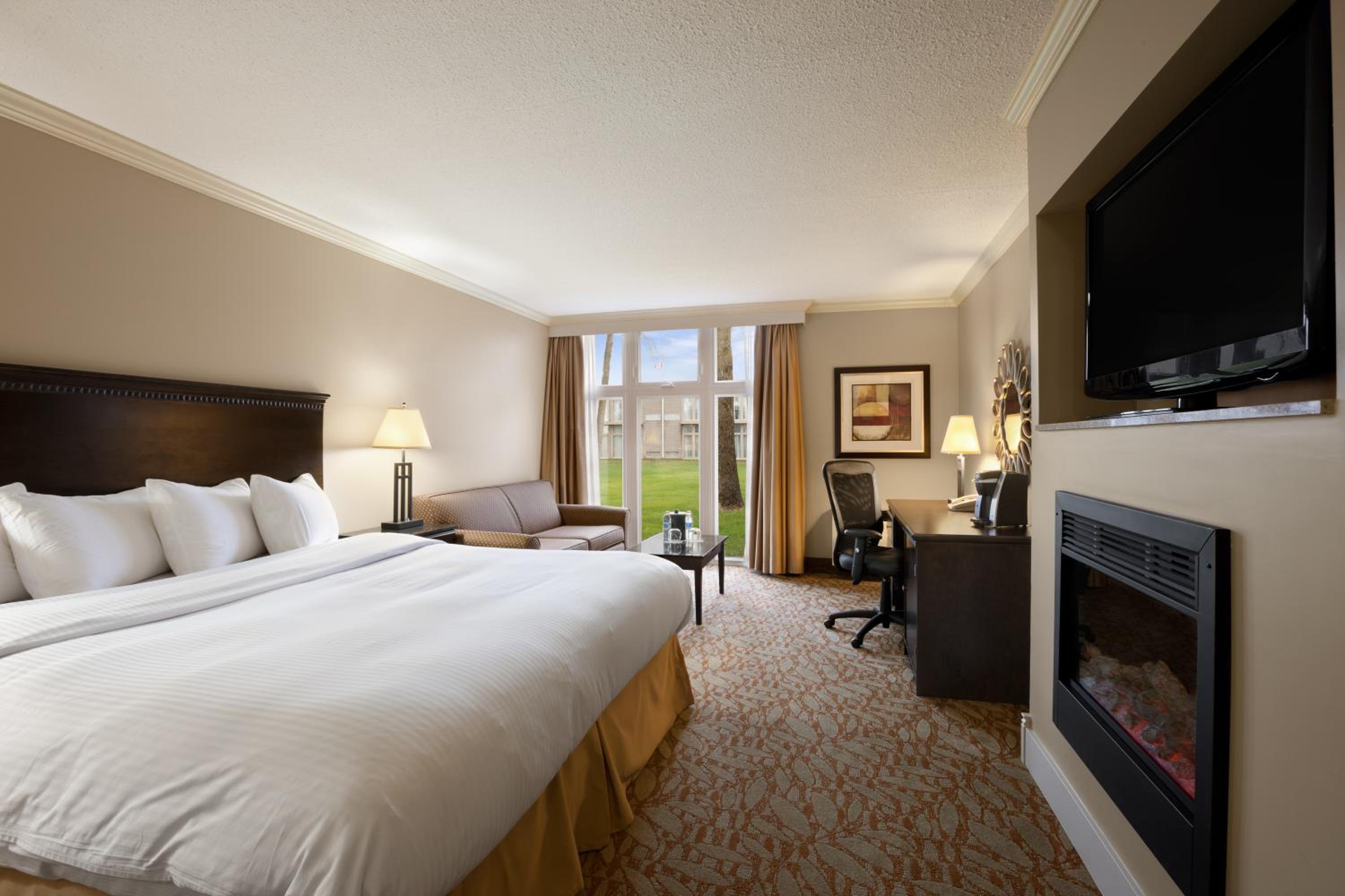 Executive King Room - Non-Smoking - Photo 2