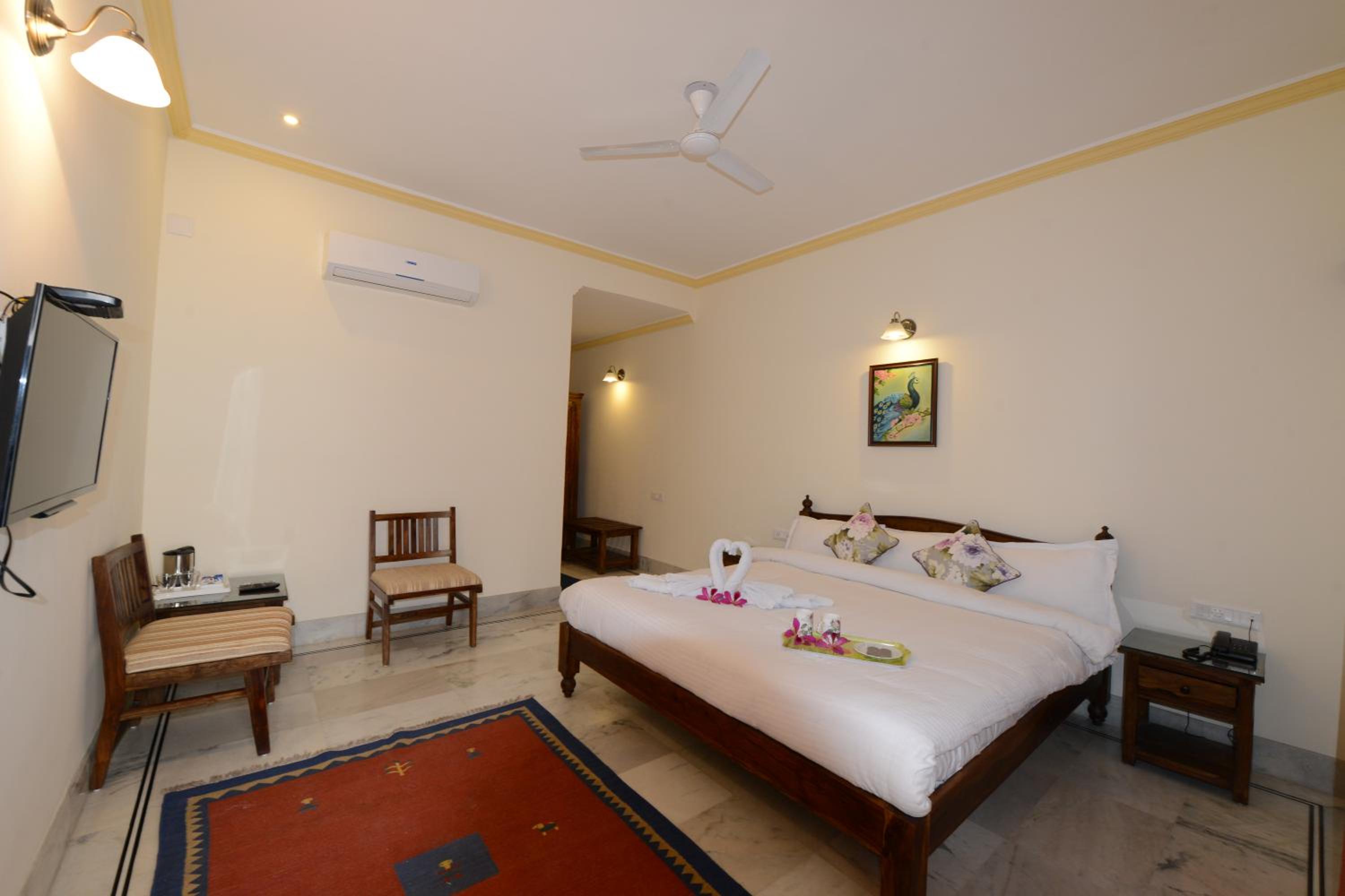 Deluxe King Room photo 2