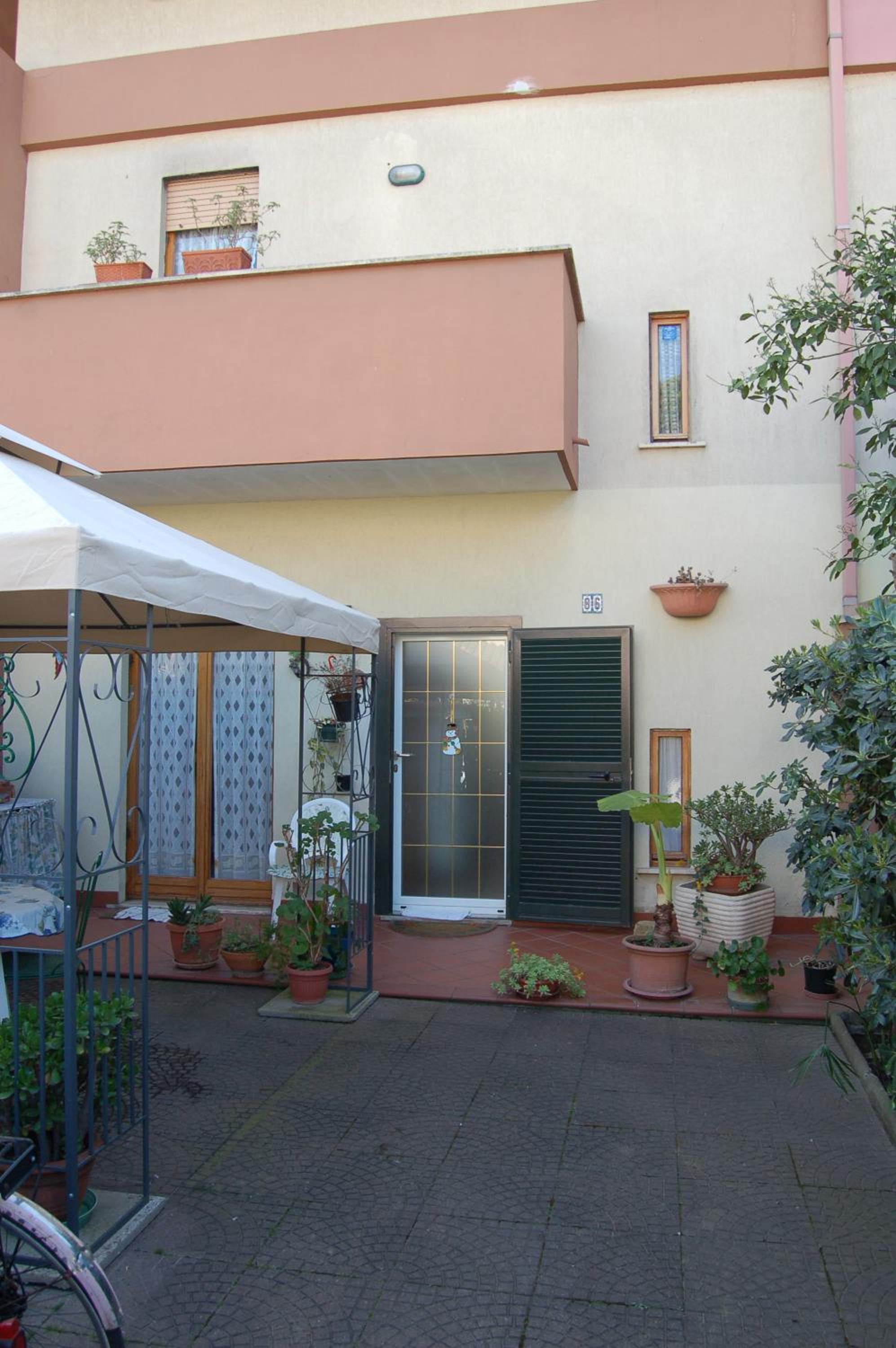Double Room - Photo 16
