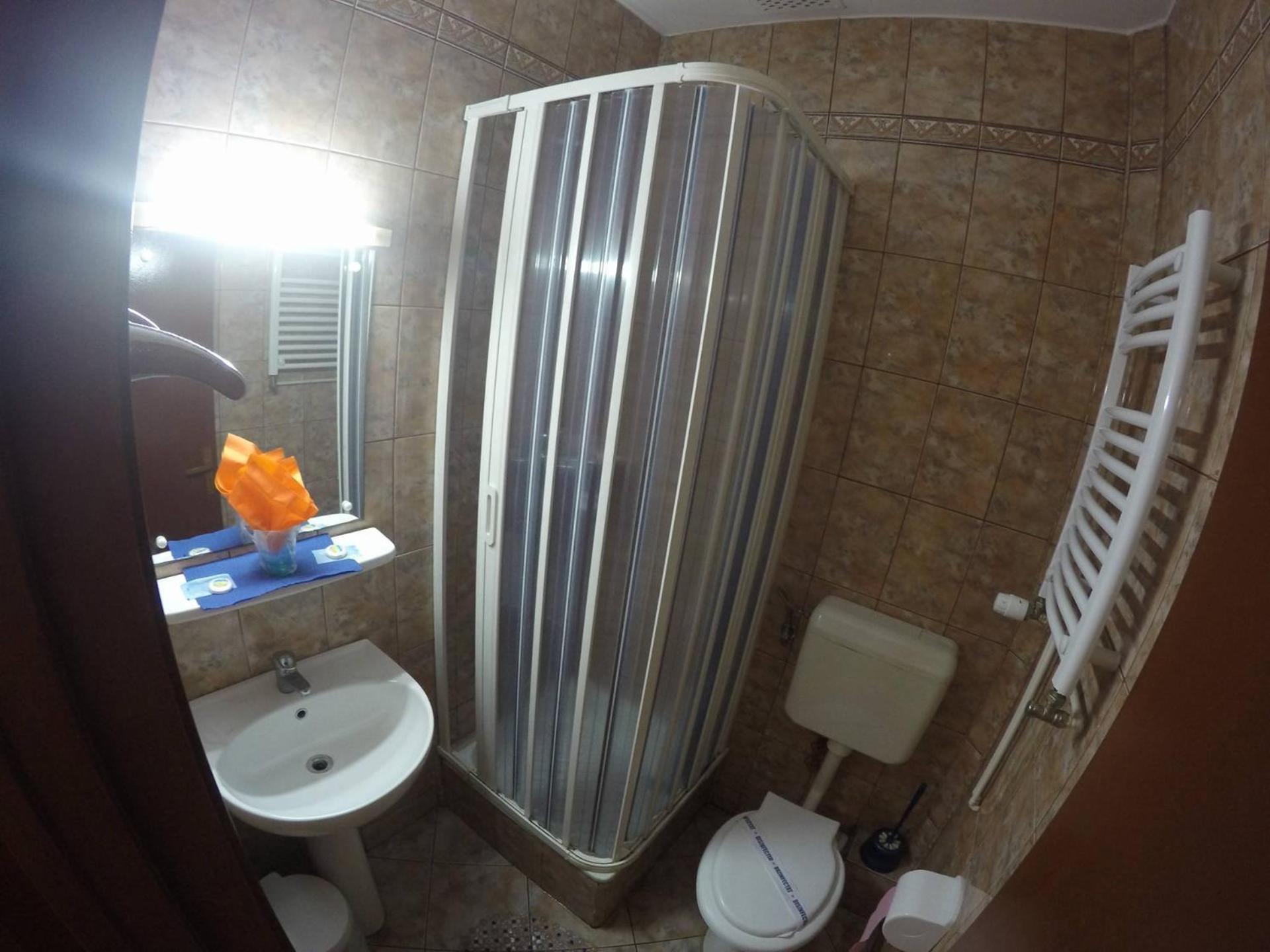 Standard Double/Twin Room - Photo 10