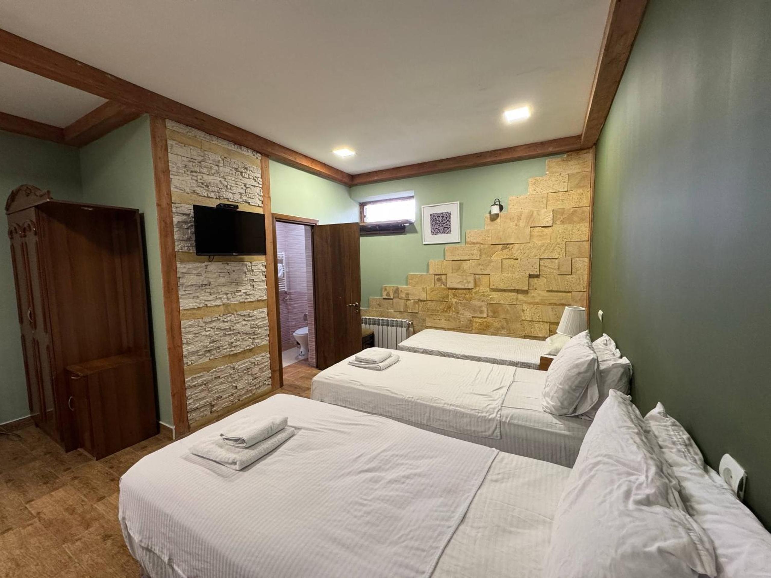 Economy Quadruple Room photo 1