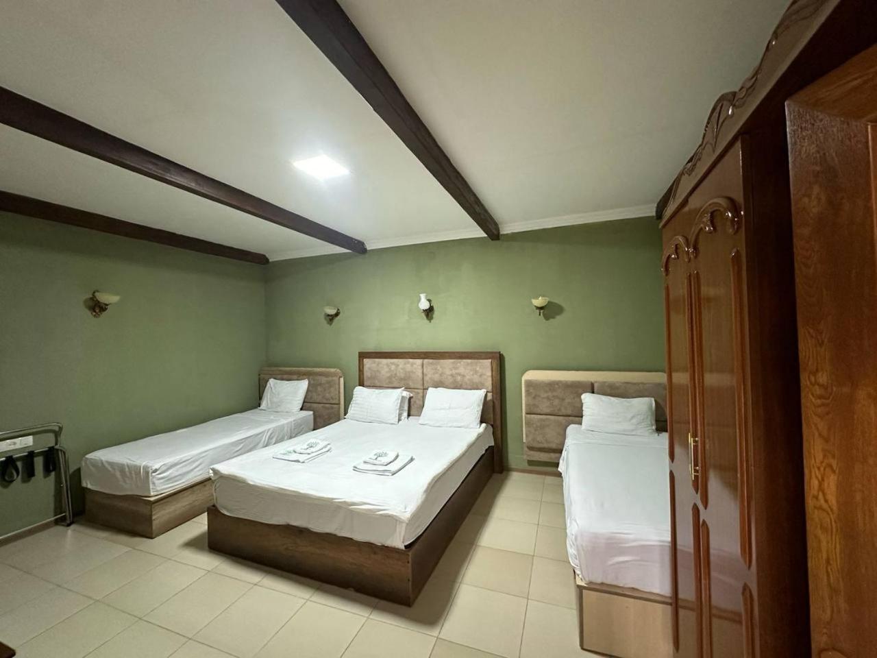 Economy Triple Room photo 3