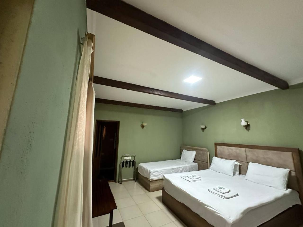Economy Triple Room photo 1