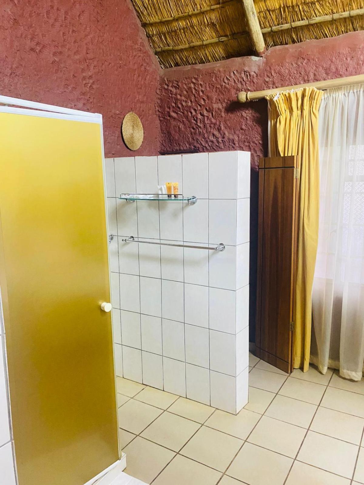 Standard Twin Room - Photo 3