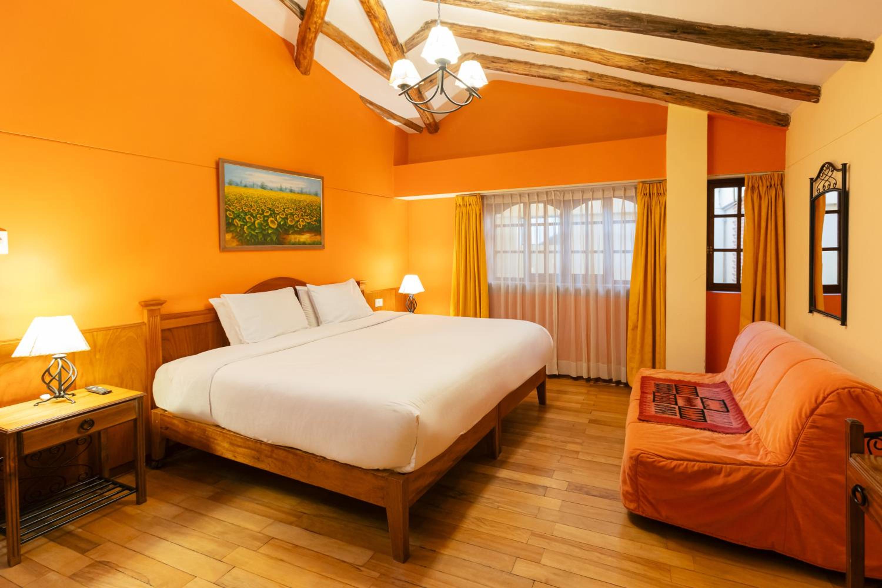 Deluxe Double Room (2 Adults + 1 Child) photo 1