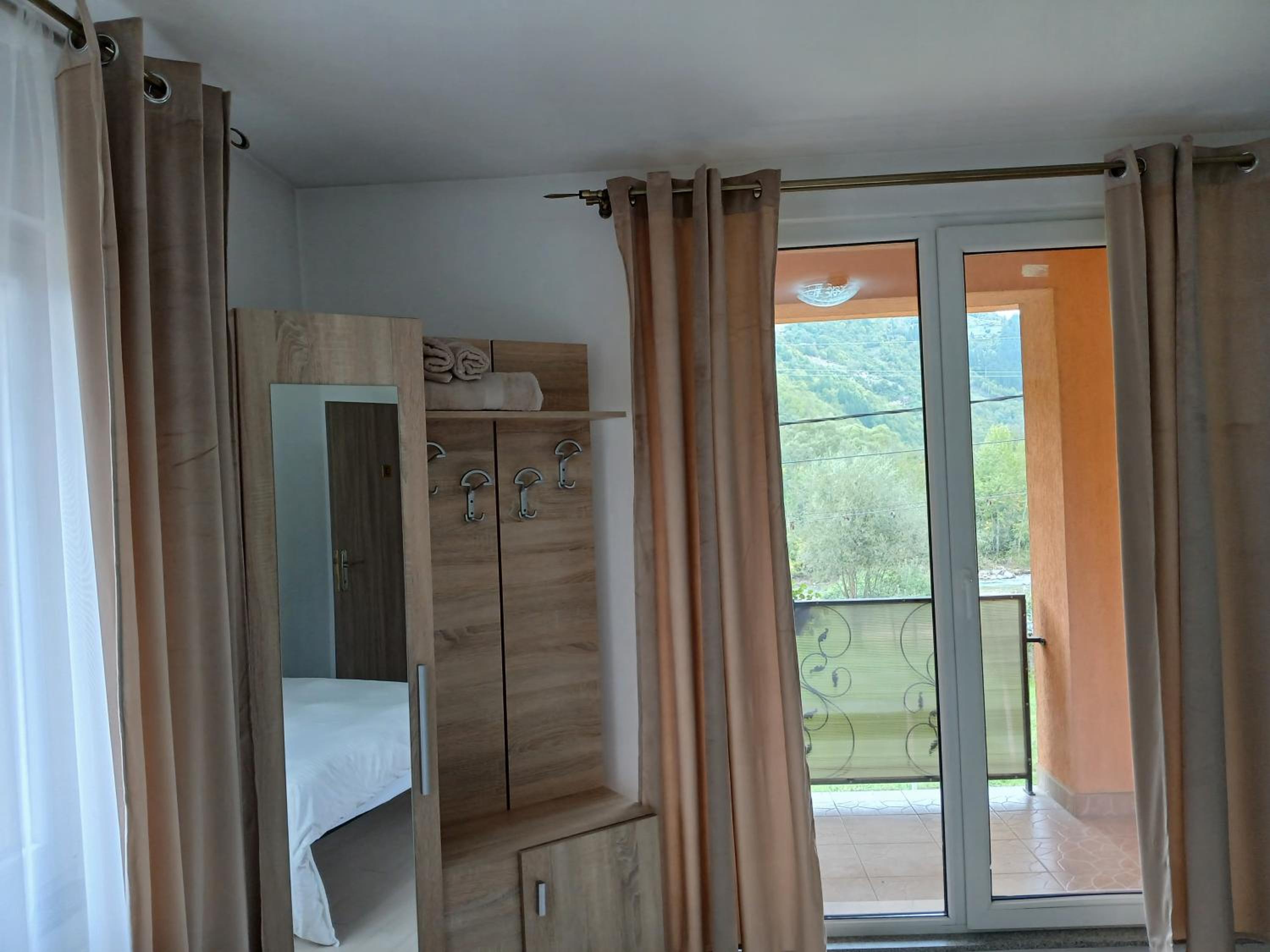 Standard Double Room with Shared Bathroom photo 3