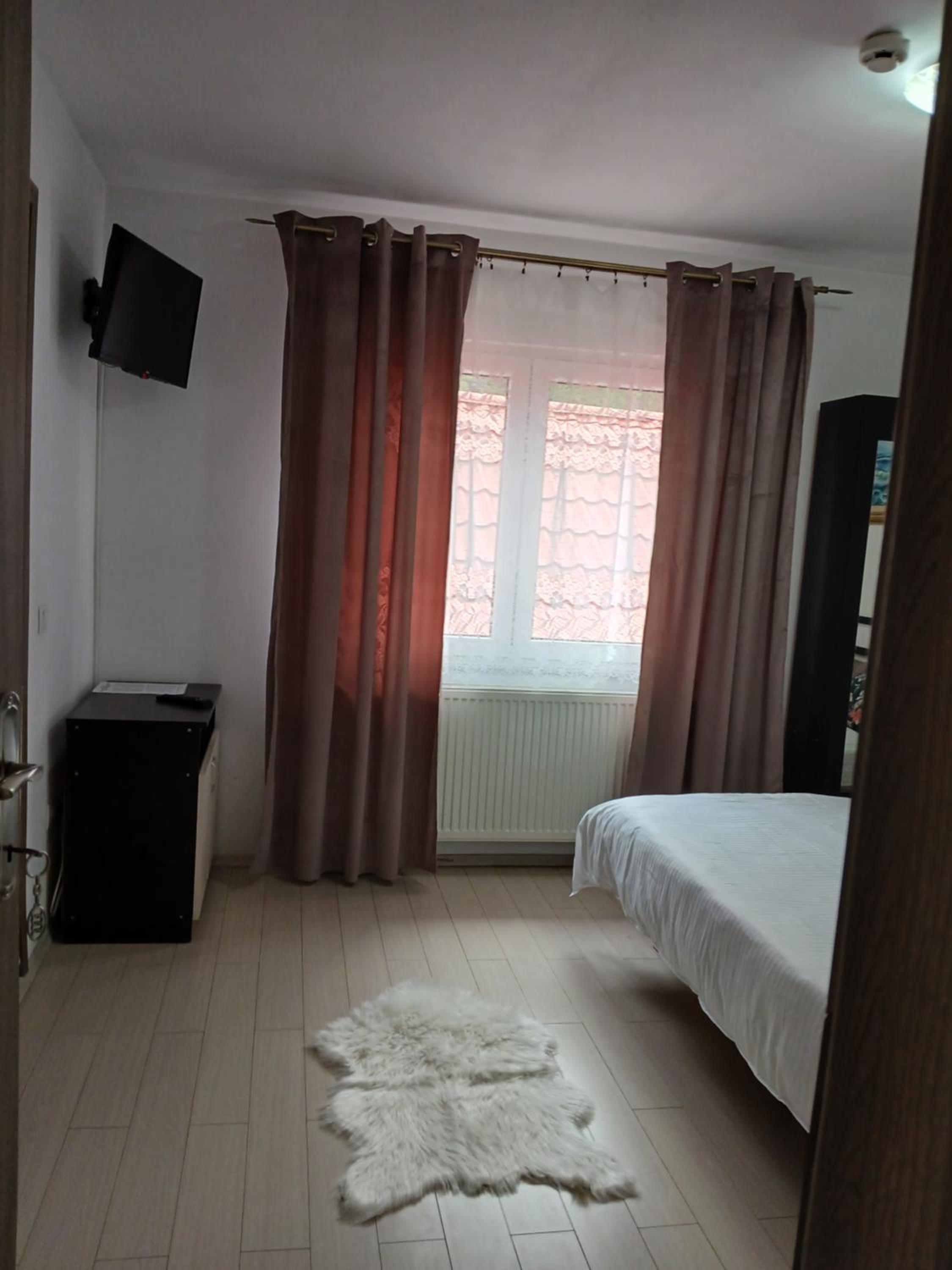 Double Room - Photo 6