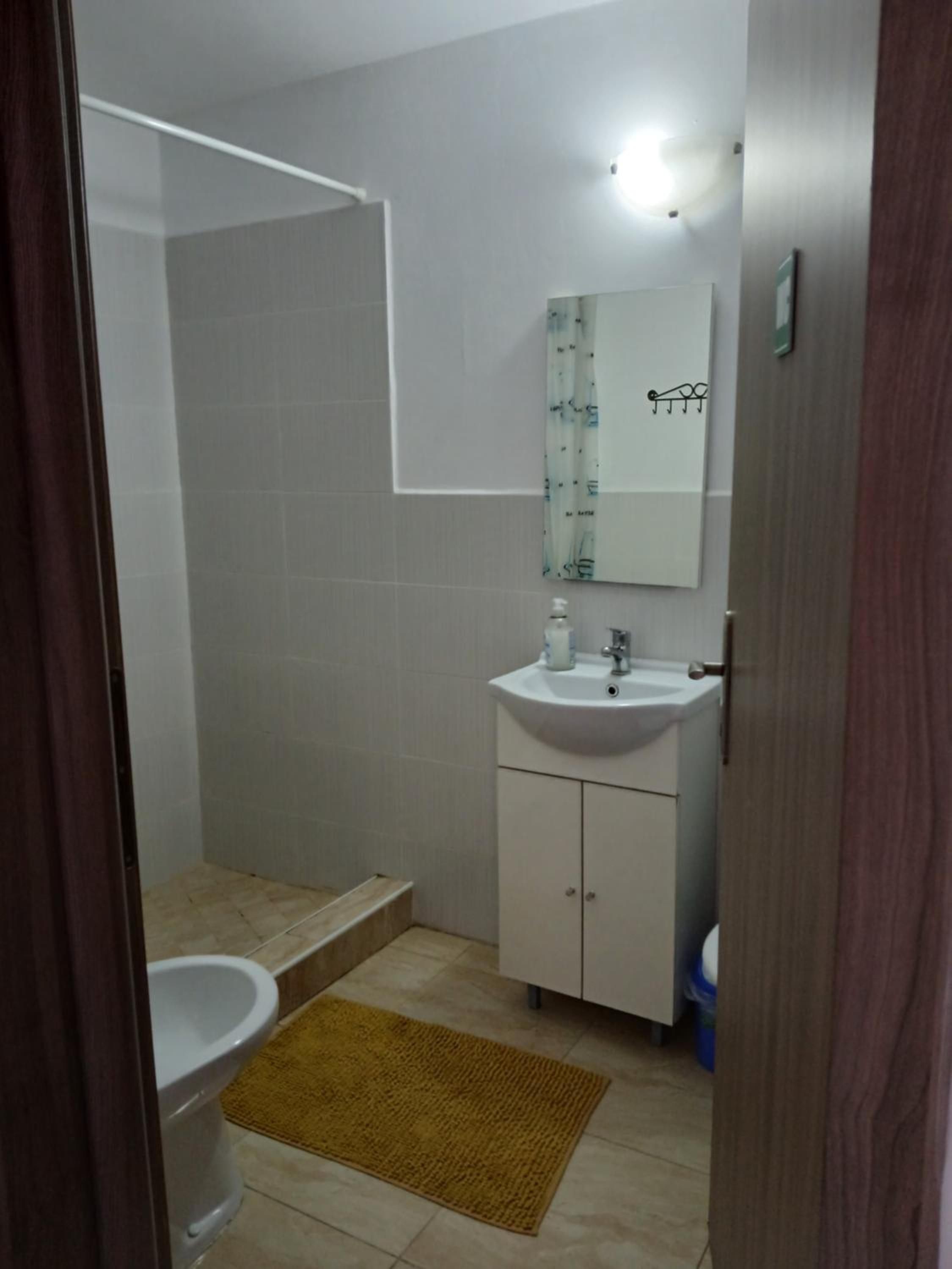 Double Room - Photo 8