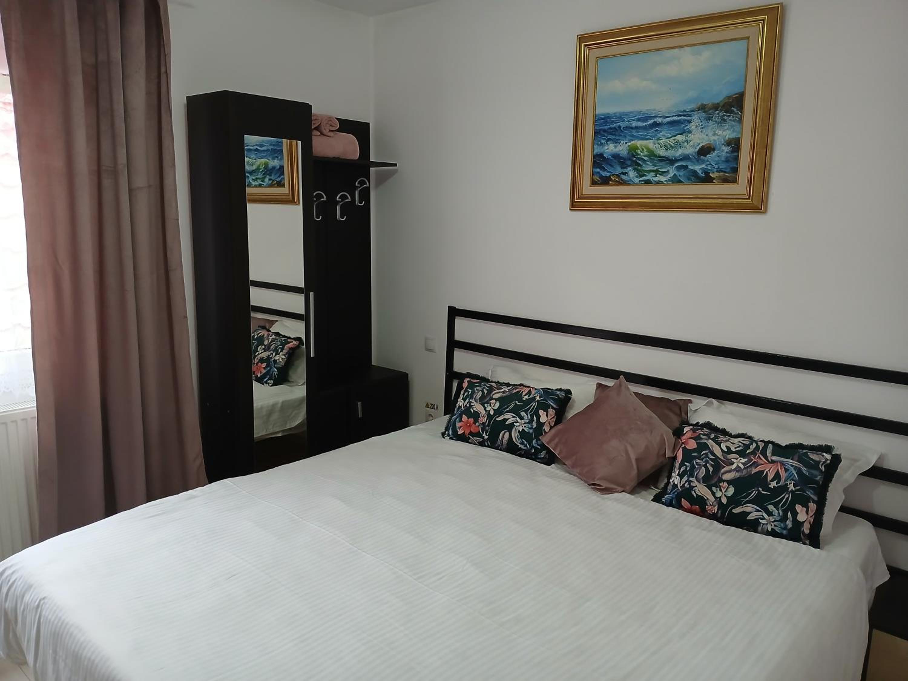 Double Room - Photo 7