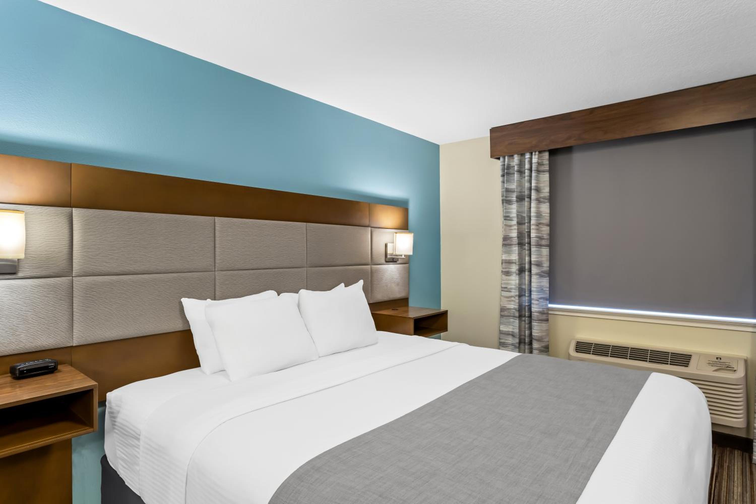 King Room - Non-Smoking - Photo 1