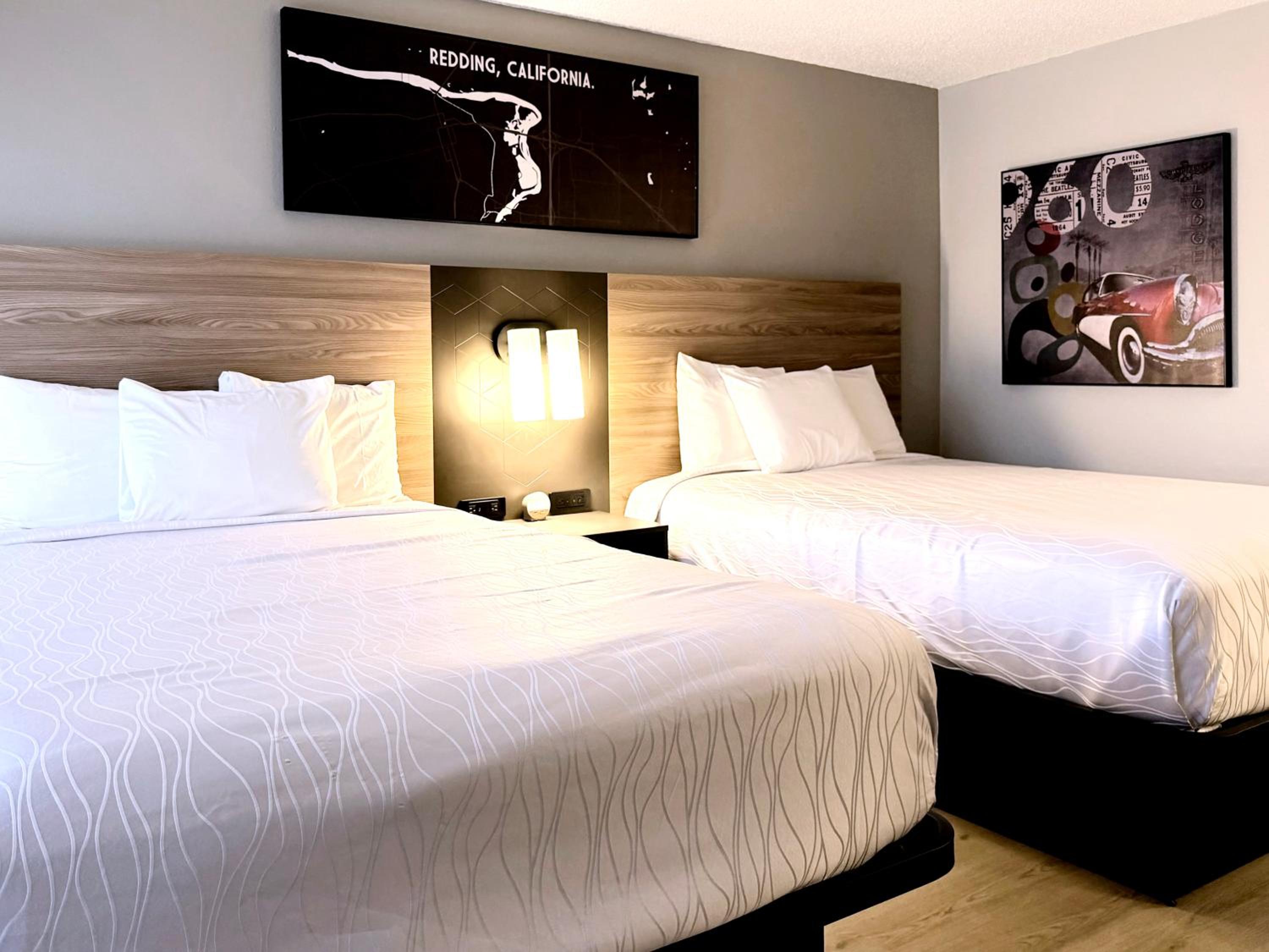 Standard Queen Room with Two Queen Beds photo 3