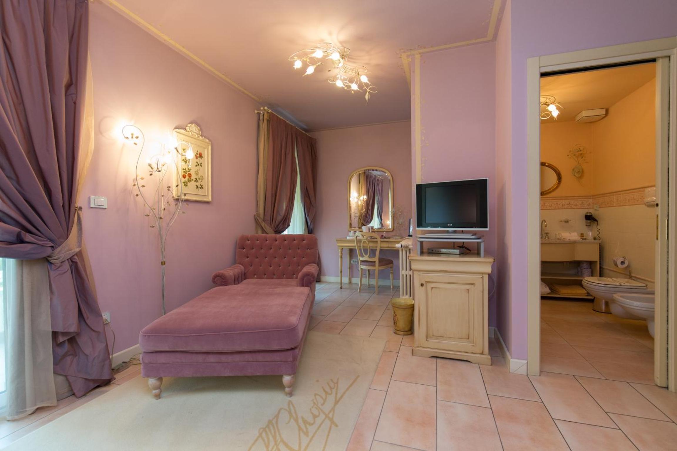 Suite Deluxe with Balcony - Photo 20