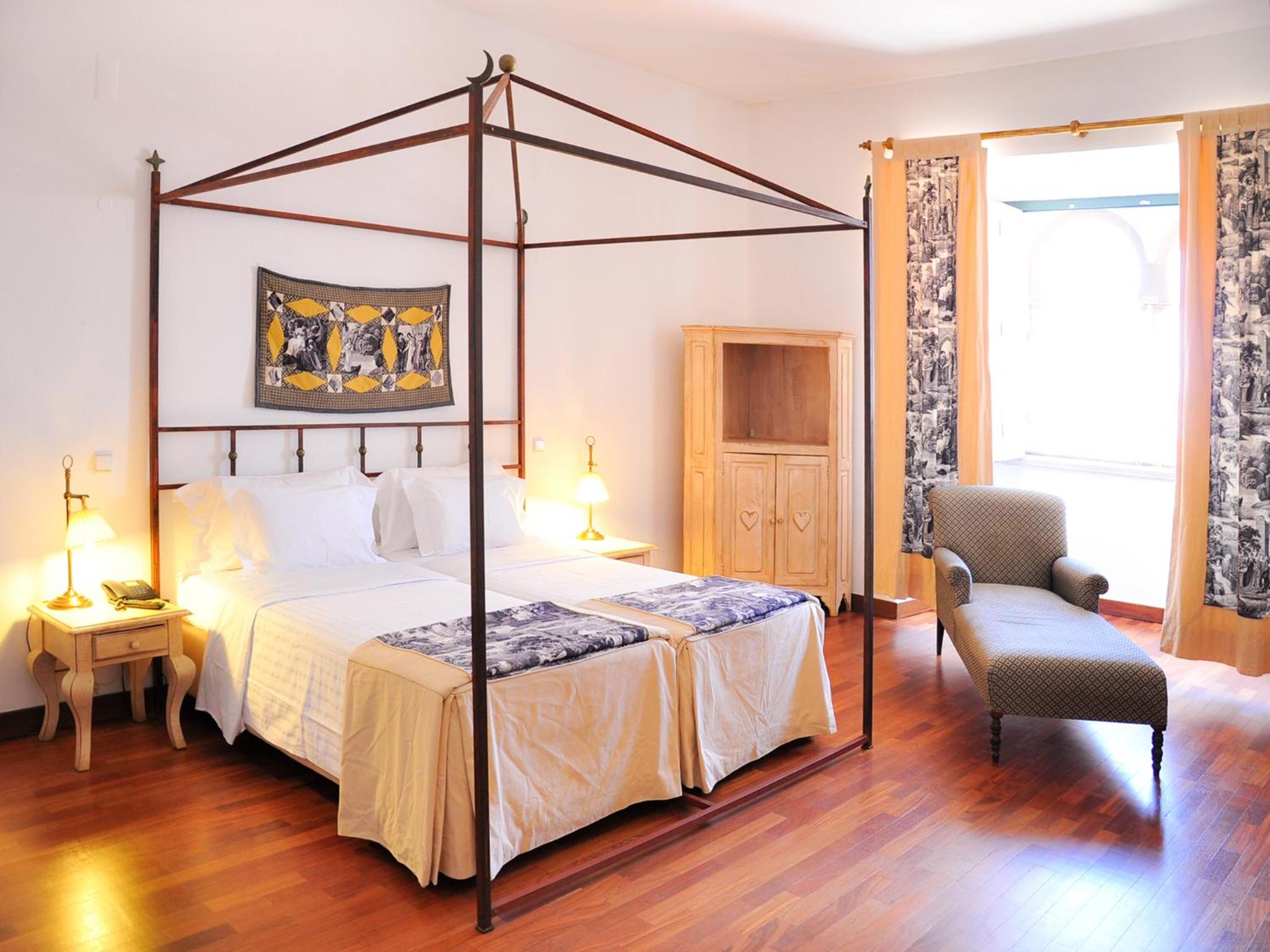 Suite - Photo 1
